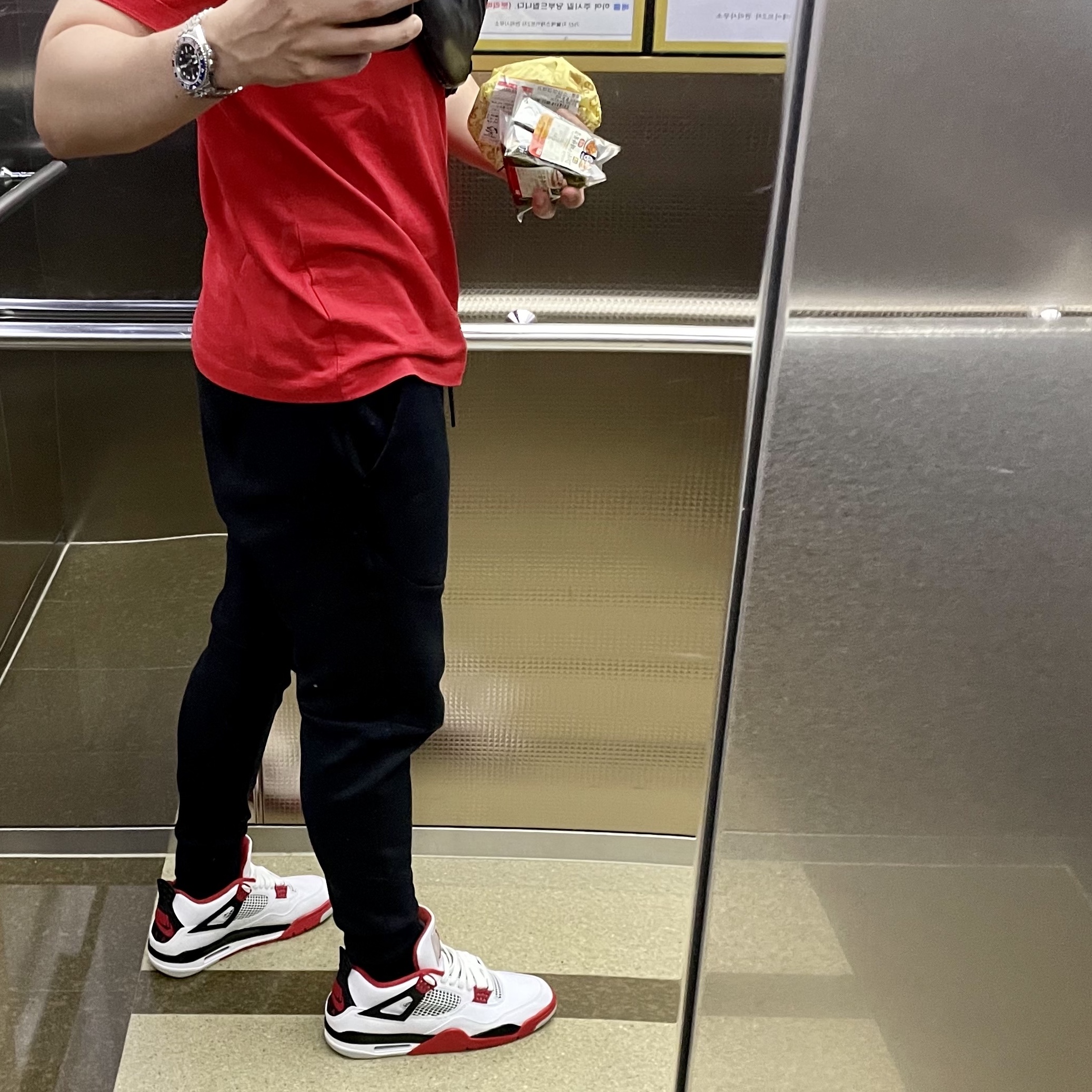 Jordan 4 Retro OG Fire Red 2020 착용 스타일