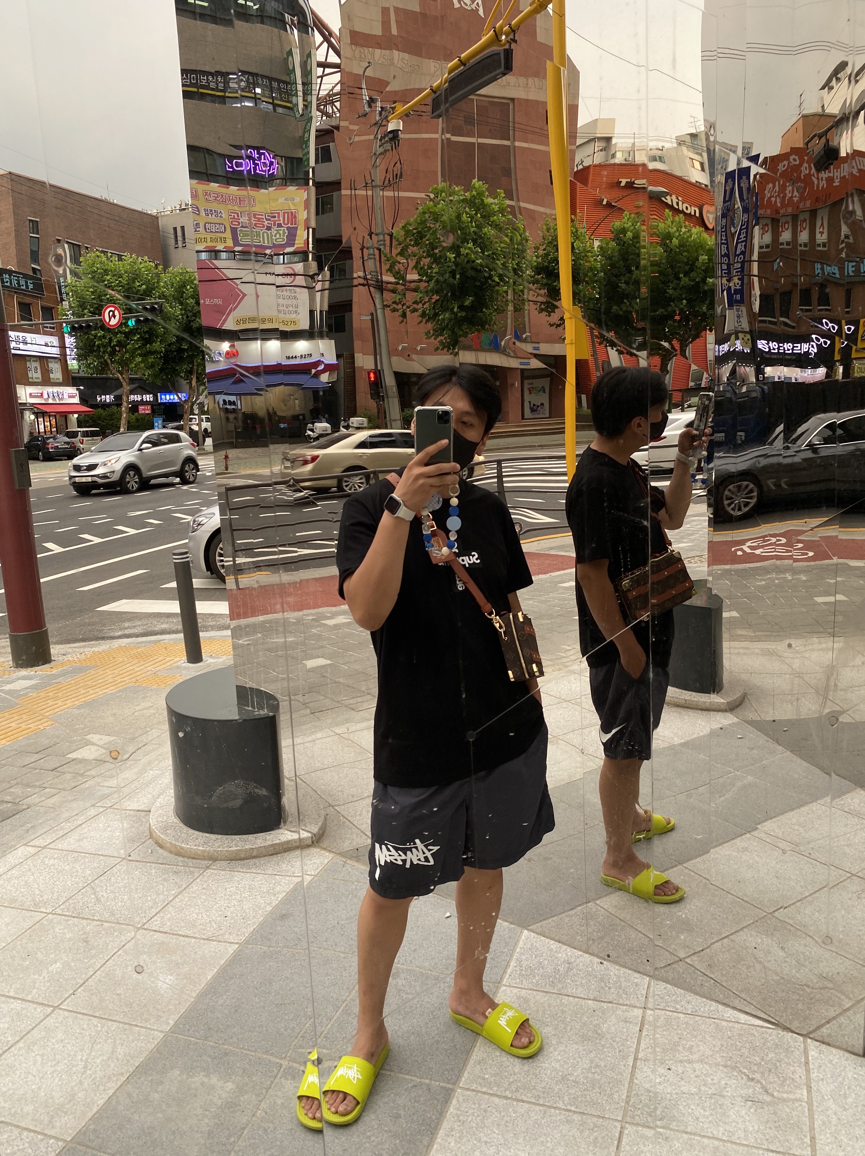 Supreme Cross Box Logo T-Shirt Black - 20FW, Nike x Stussy Water Shorts Off Noir 착용 스타일