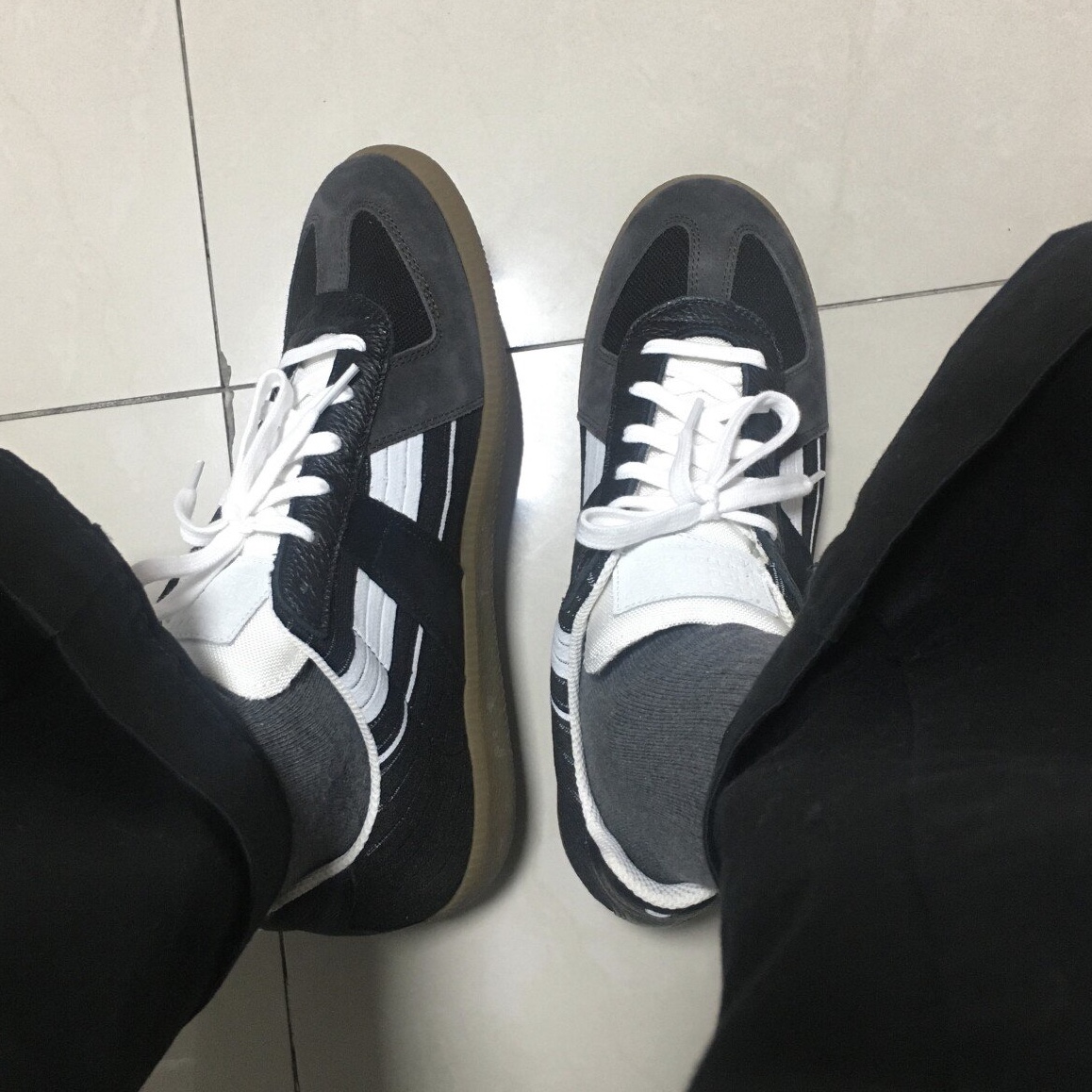 Maison Margiela Replica High-top Sock Sneakers Black 착용 스타일
