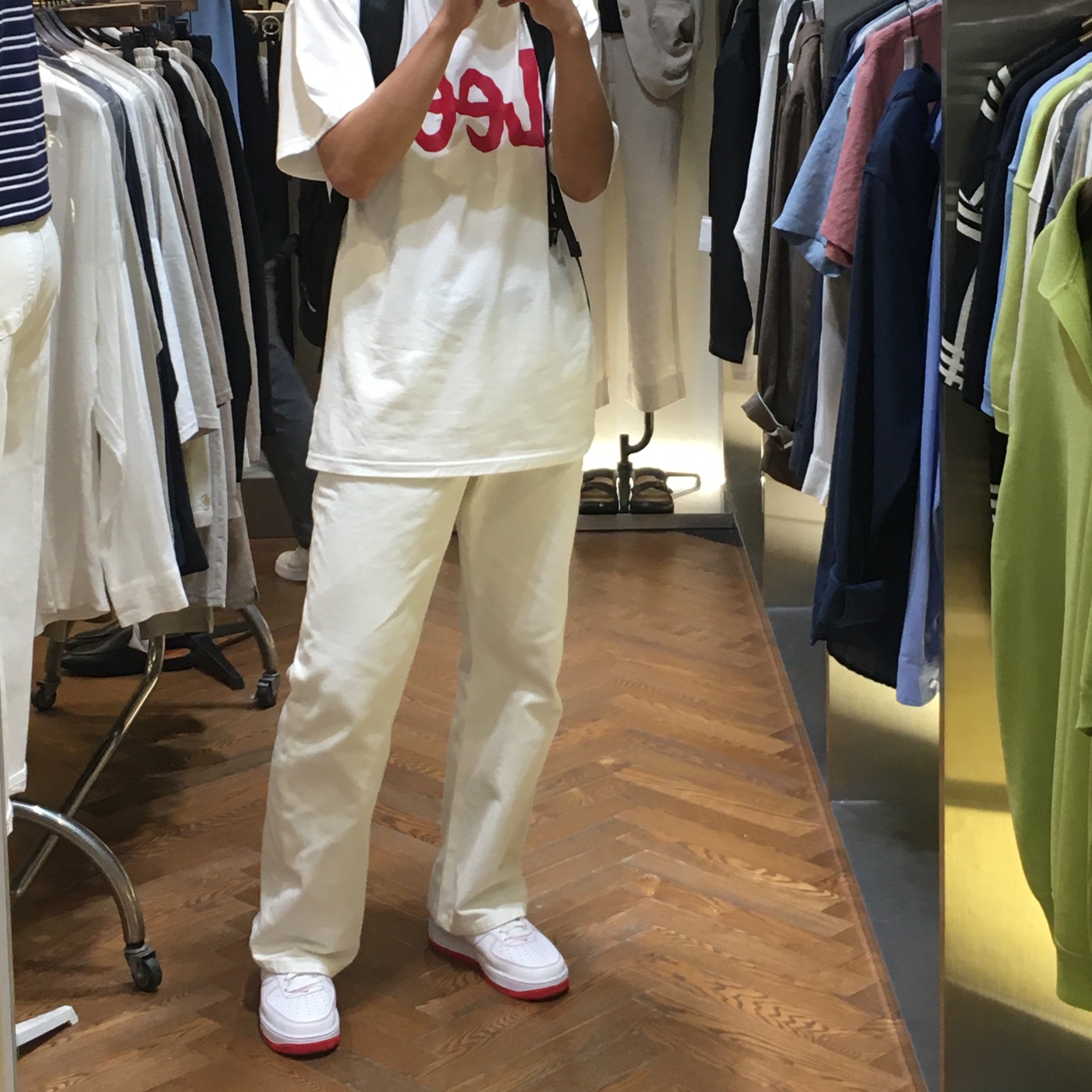Nike Air Force 1 '07 Stitch Radiant Red 착용 스타일