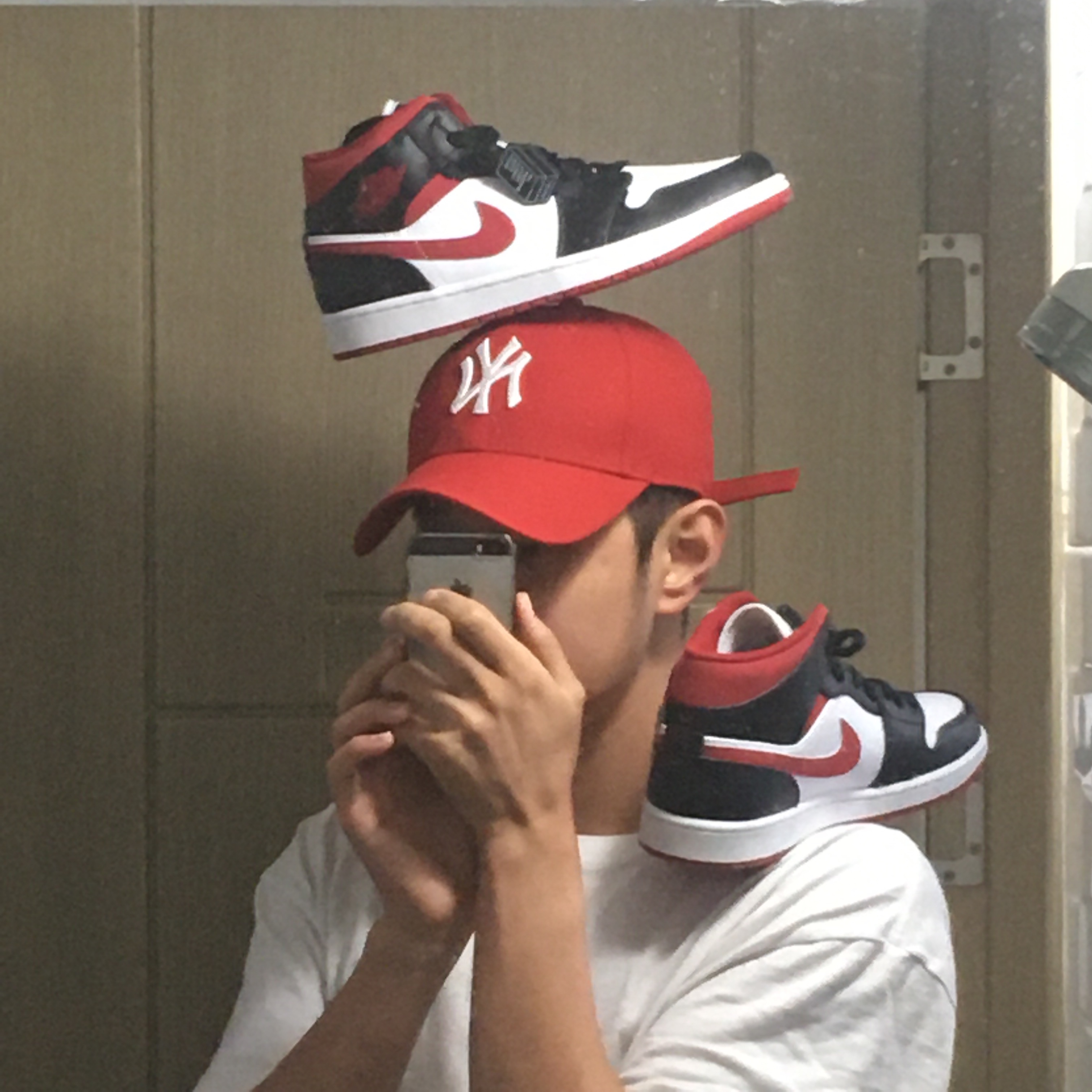 Jordan 1 Mid Gym Red Black White 착용 스타일