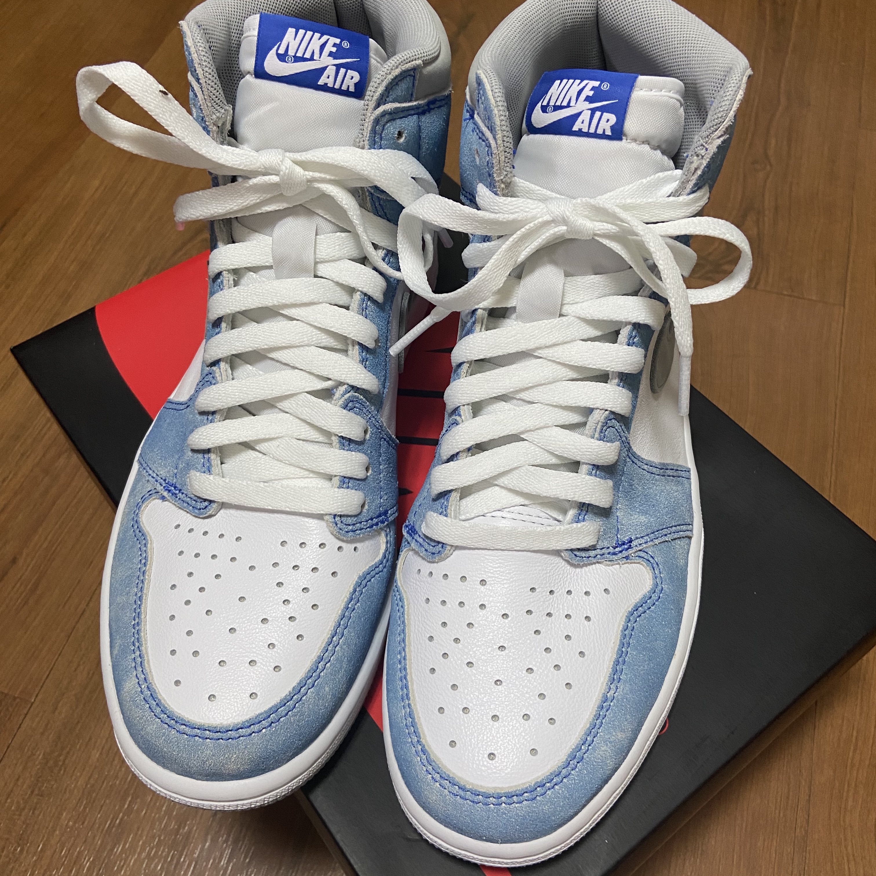 Jordan 1 Retro High OG Hyper Royal 착용 스타일 - 3