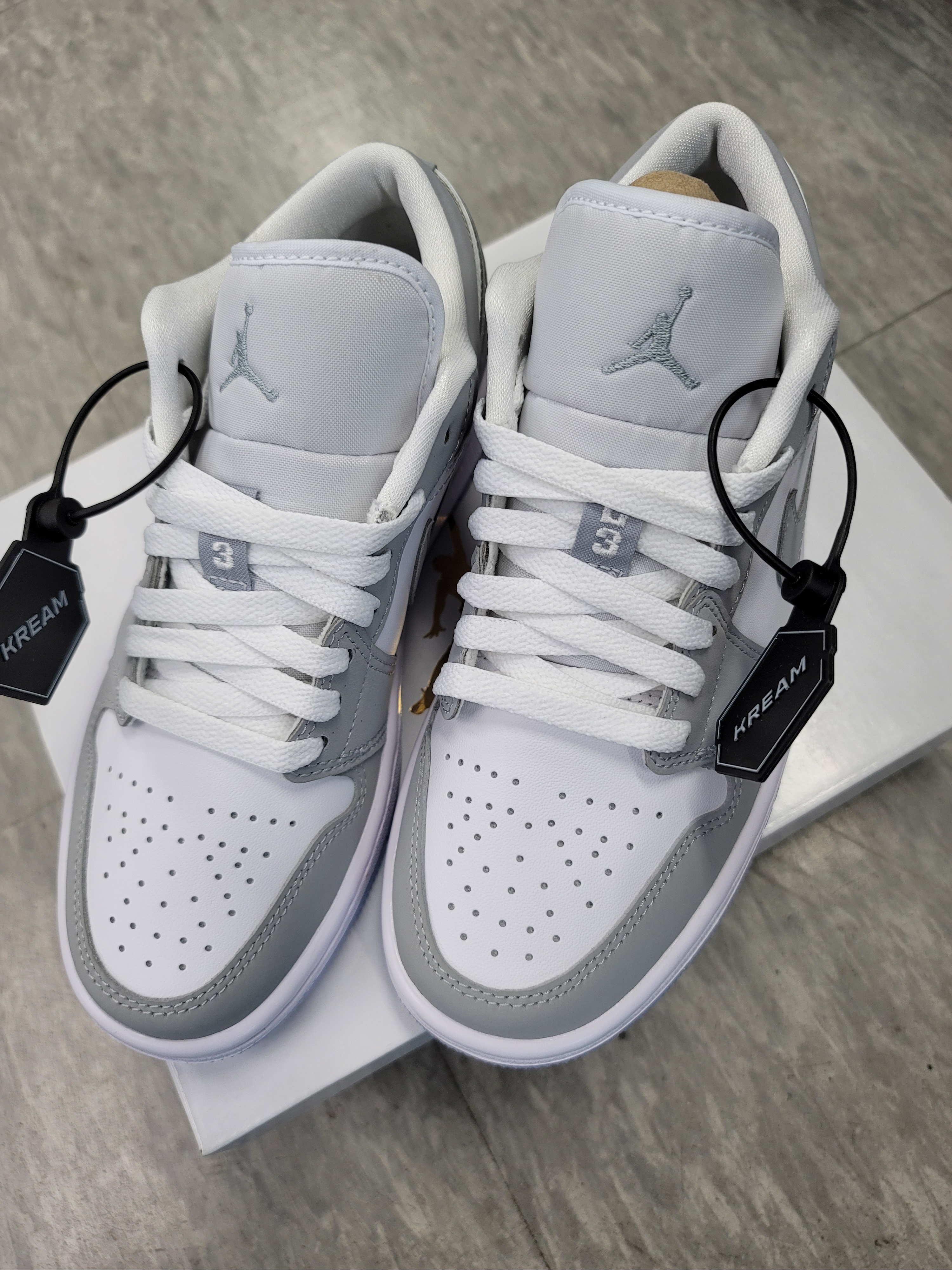 (W) Jordan 1 Low White Wolf Grey 착용 스타일 - 2