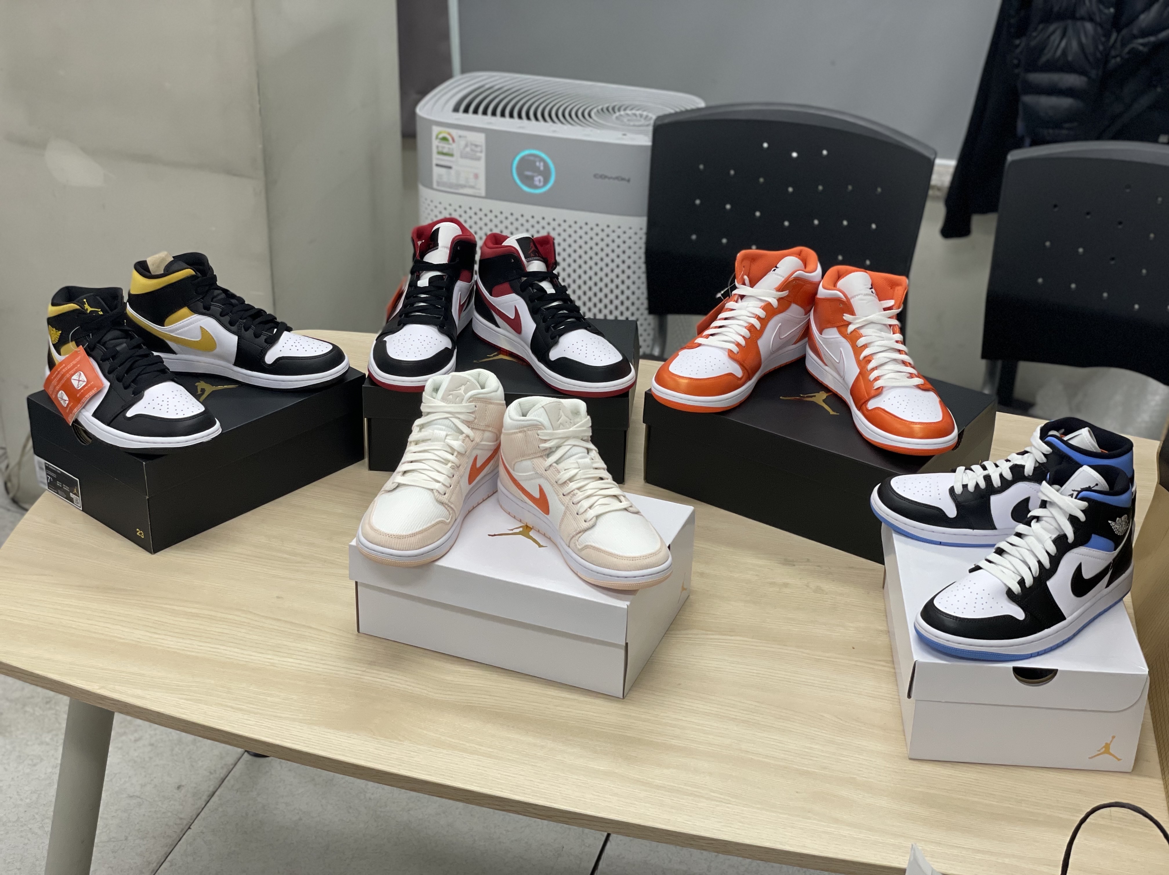 Jordan 1 Mid SE Electro Orange, Jordan 1 Mid Pollen 착용 스타일