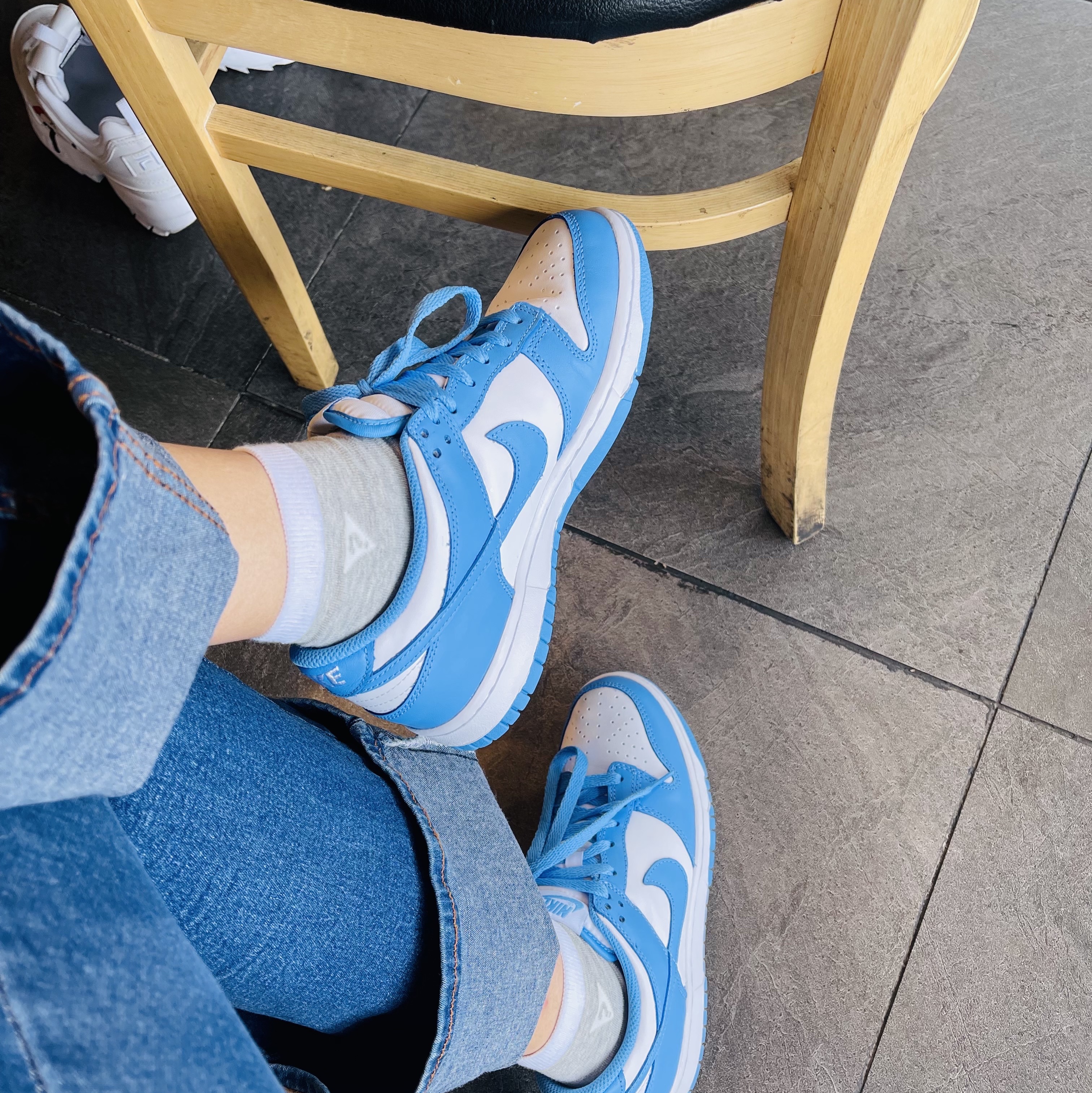 Nike Dunk Low Retro University Blue 착용 스타일 - 1