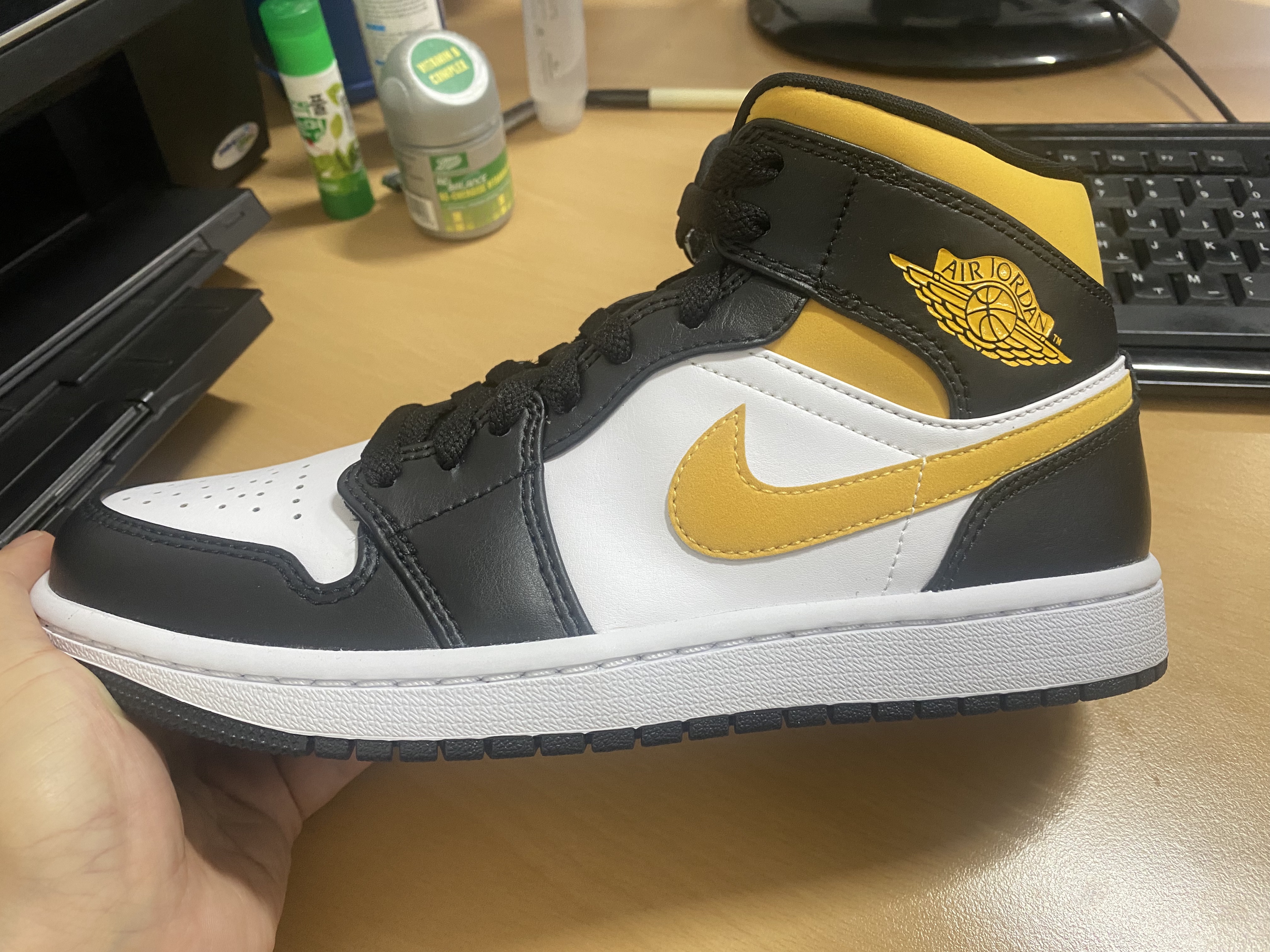 Jordan 1 Mid Pollen 착용 스타일 - 2