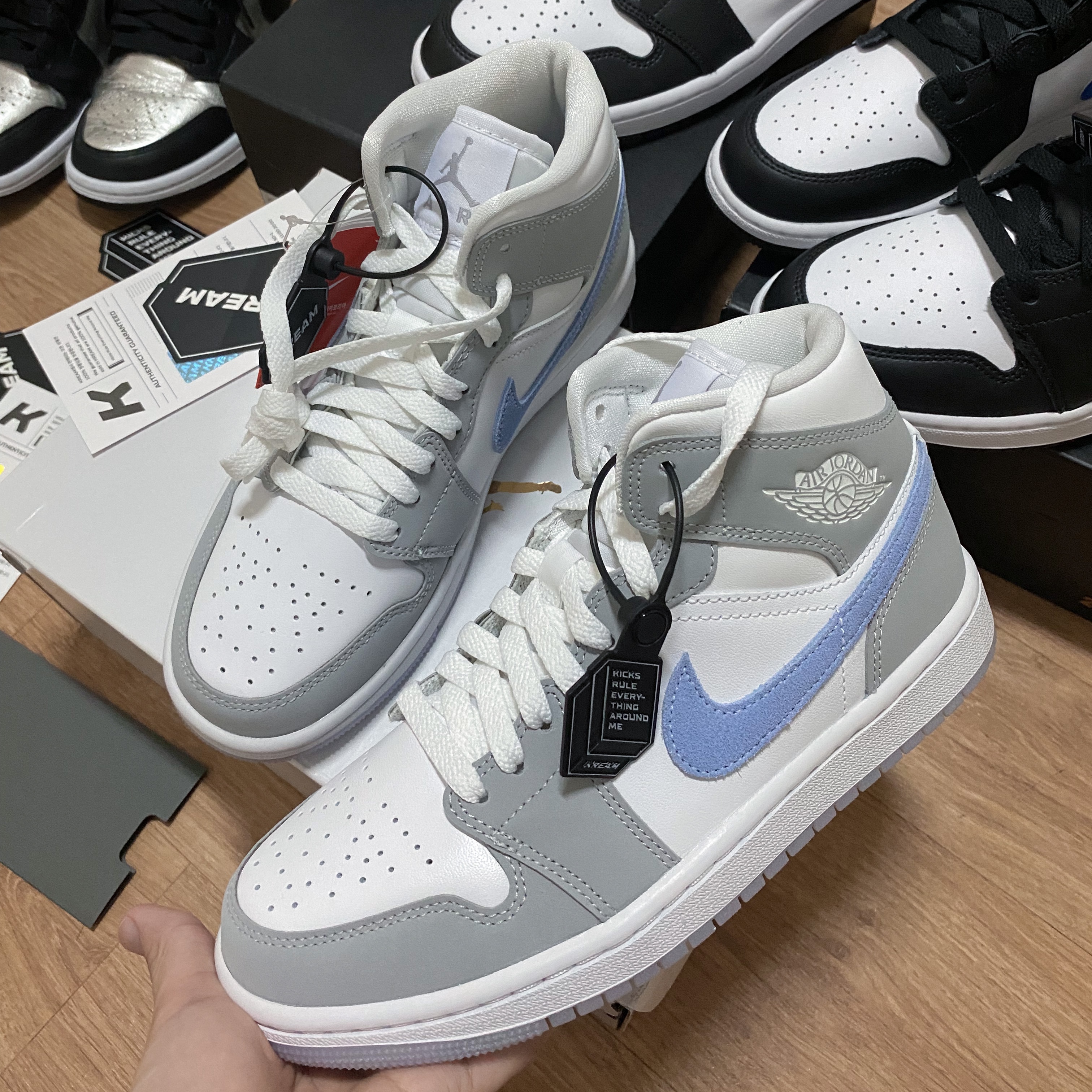 (GS) Jordan 1 Mid Light Smoke Grey, Jordan 1 Mid Light Smoke Grey 착용 스타일 - 5