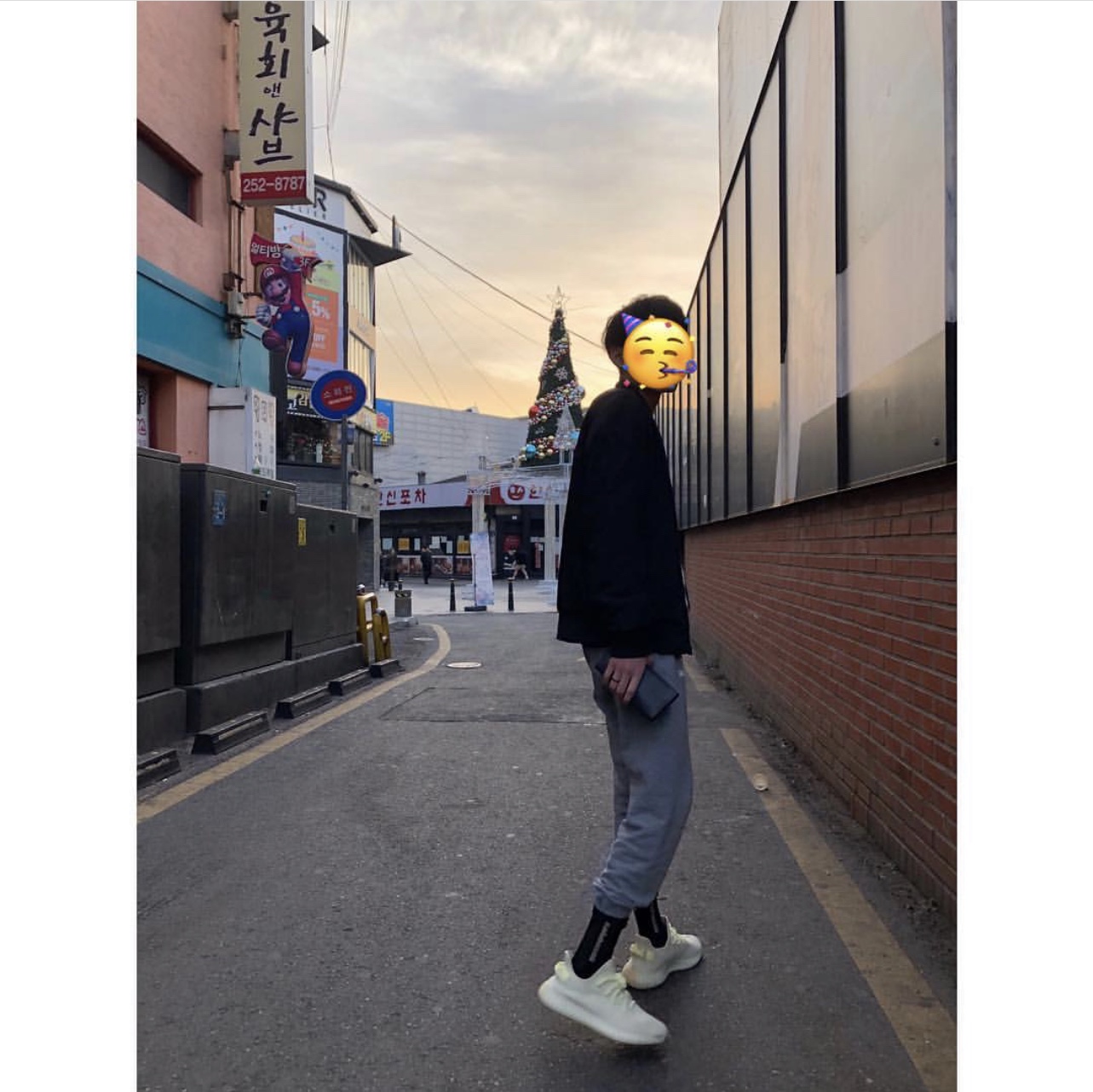 Adidas Yeezy Boost 350 V2 Butter 착용 스타일