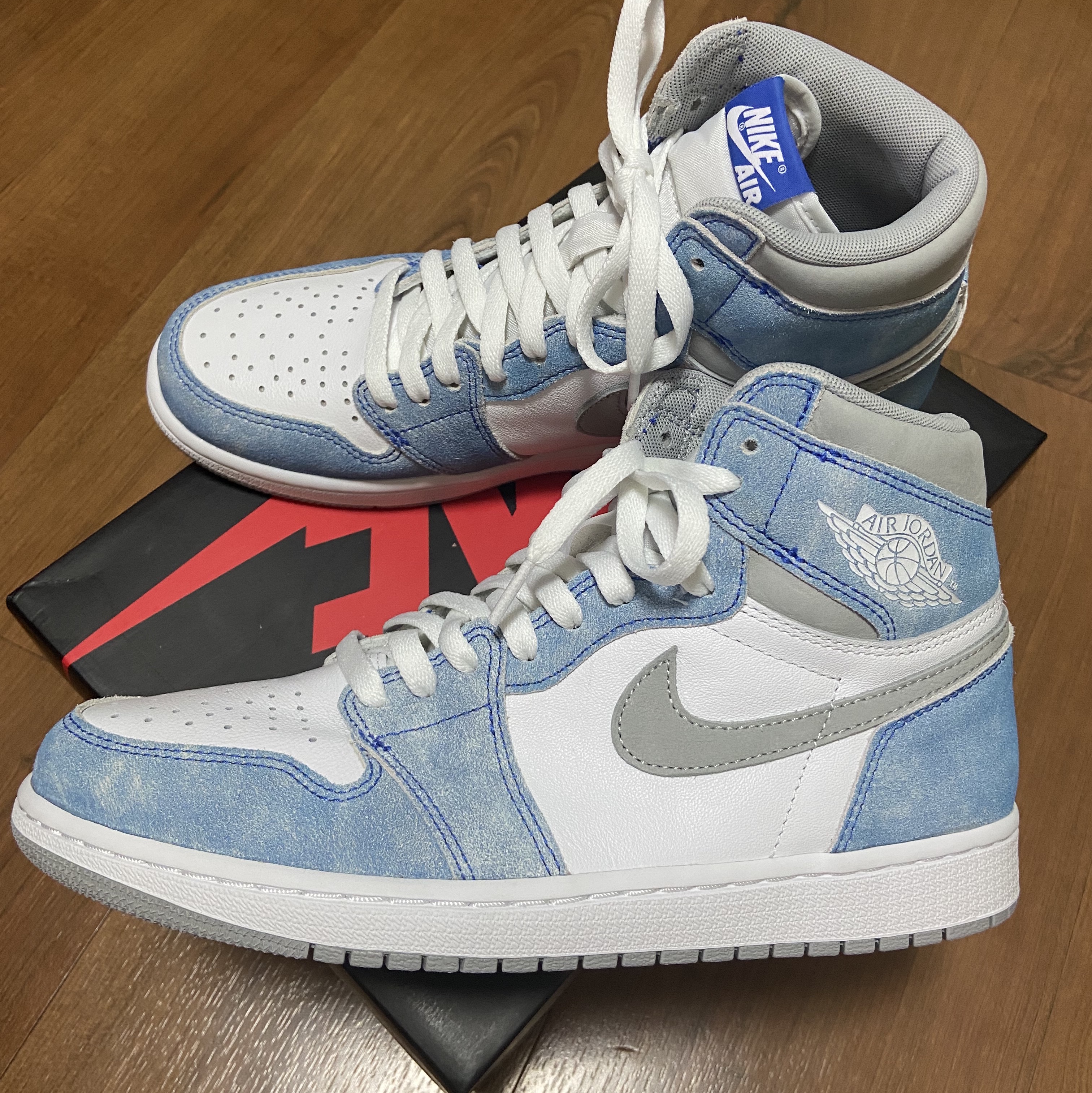 Jordan 1 Retro High OG Hyper Royal 착용 스타일 - 2