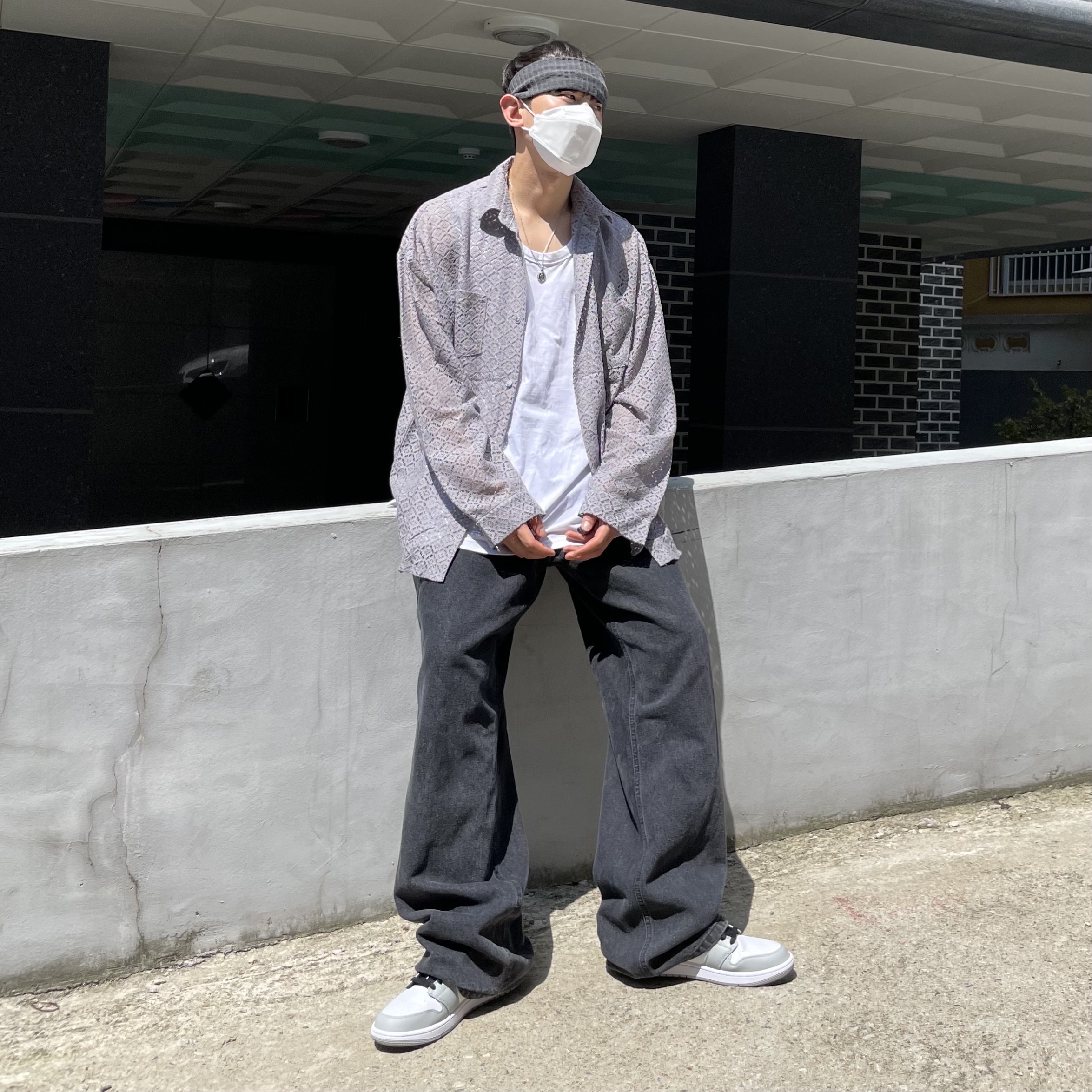 Jordan 1 Mid Light Smoke Grey 착용 스타일 - 2