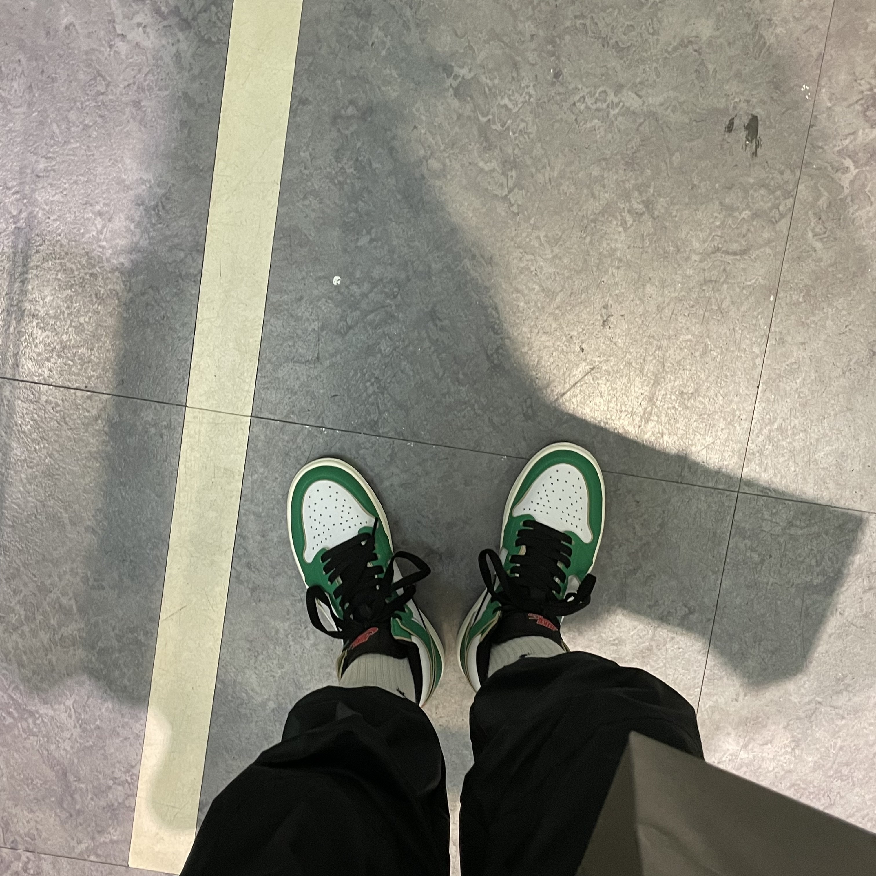(W) Jordan 1 Retro High OG Lucky Green 착용 스타일 - 3