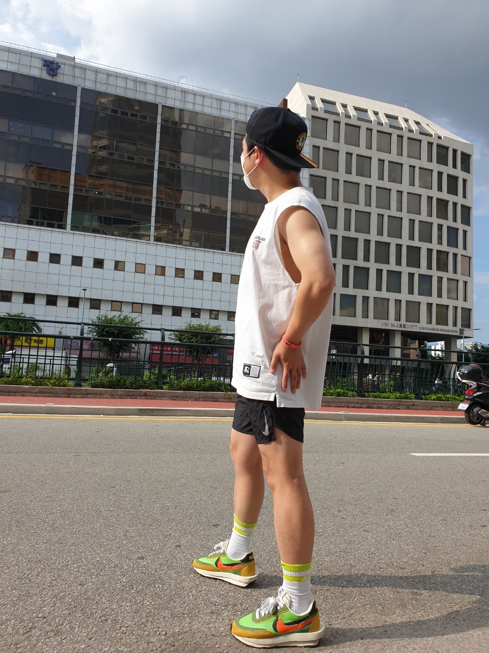 Nike x Sacai LDWaffle Green Multi 착용 스타일