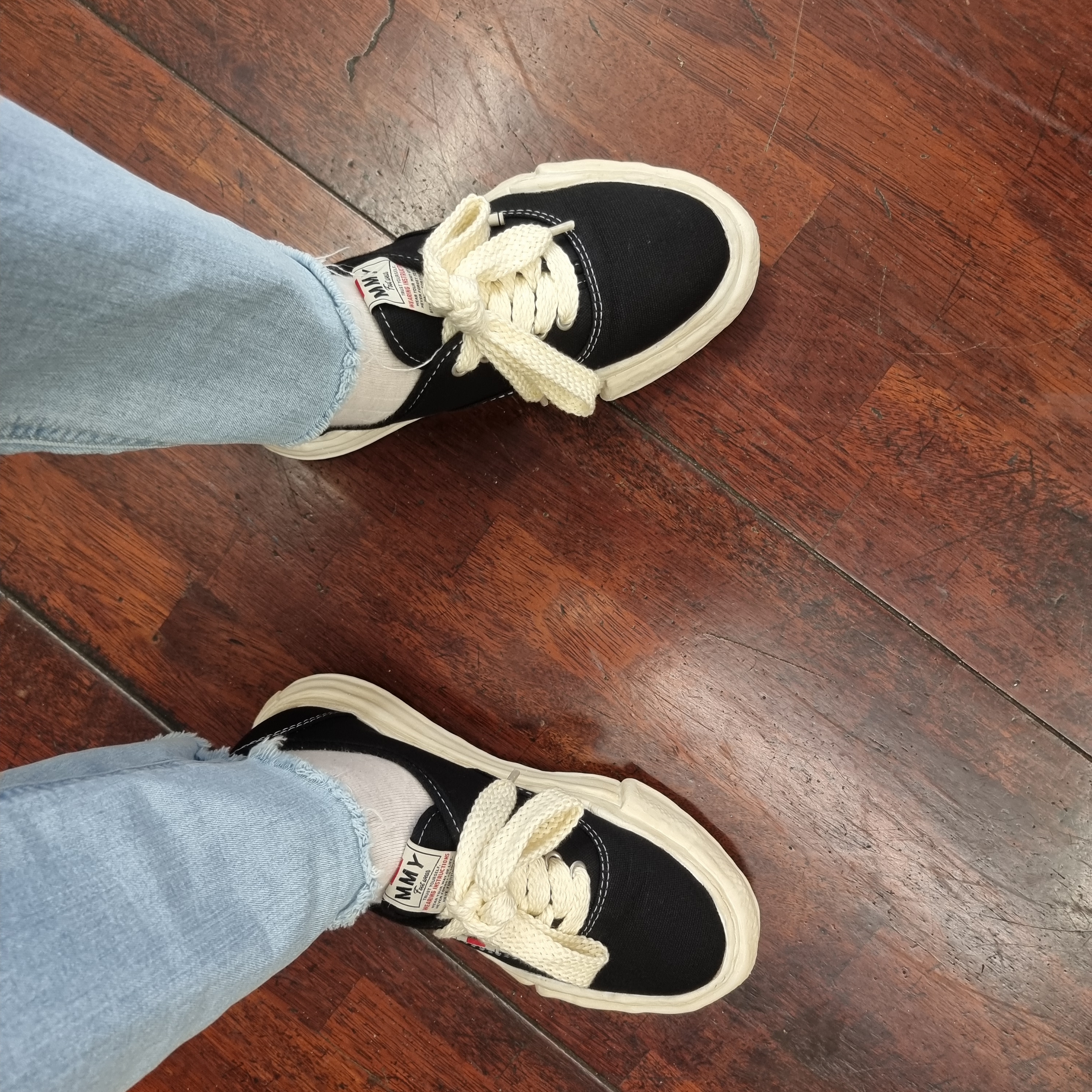 Maison Mihara Yasuhiro Baker OG Sole OD Canvas Low-top Sneakers Black 착용 스타일