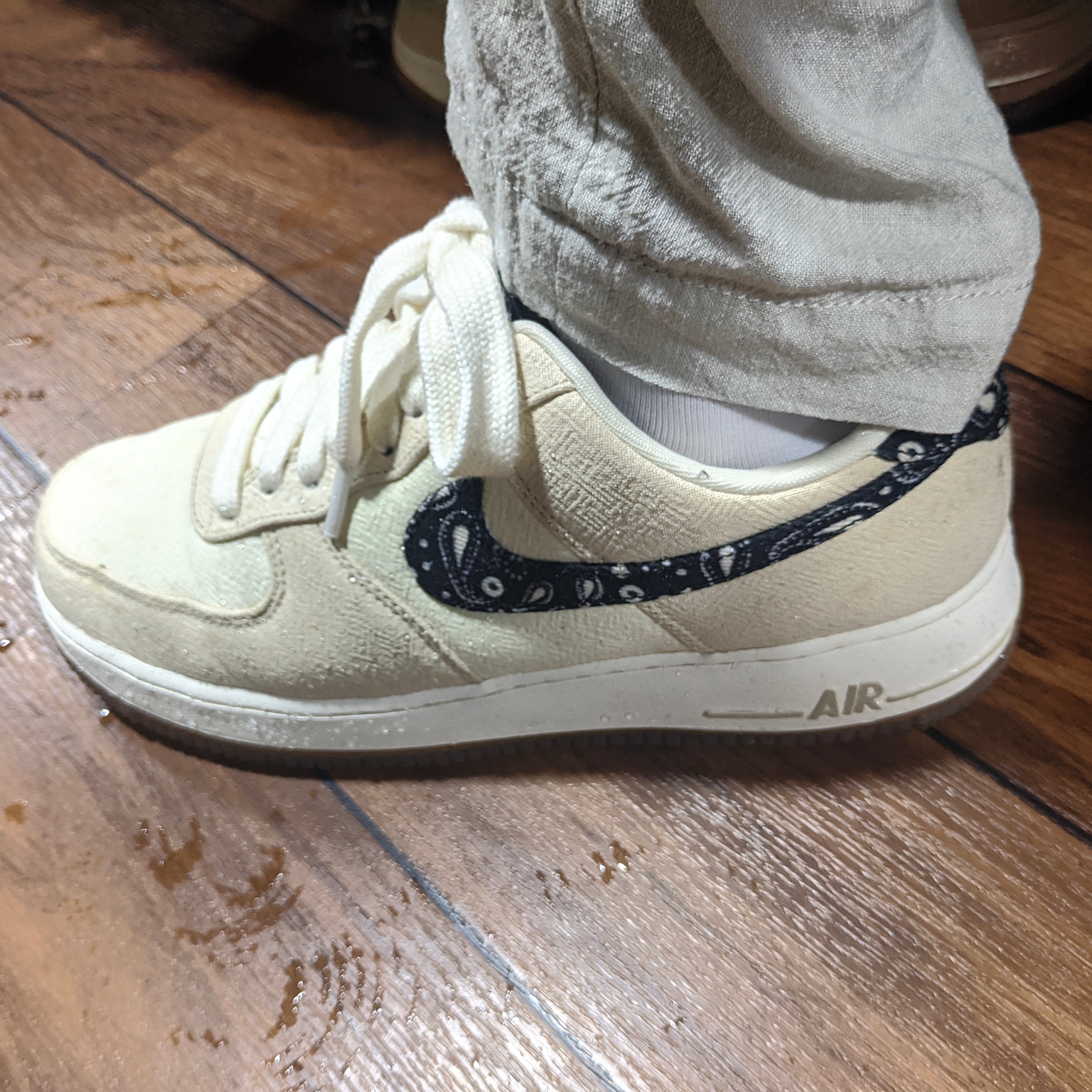 Nike Air Force 1 '07 LV8 Paisley Swoosh 착용 스타일 - 2