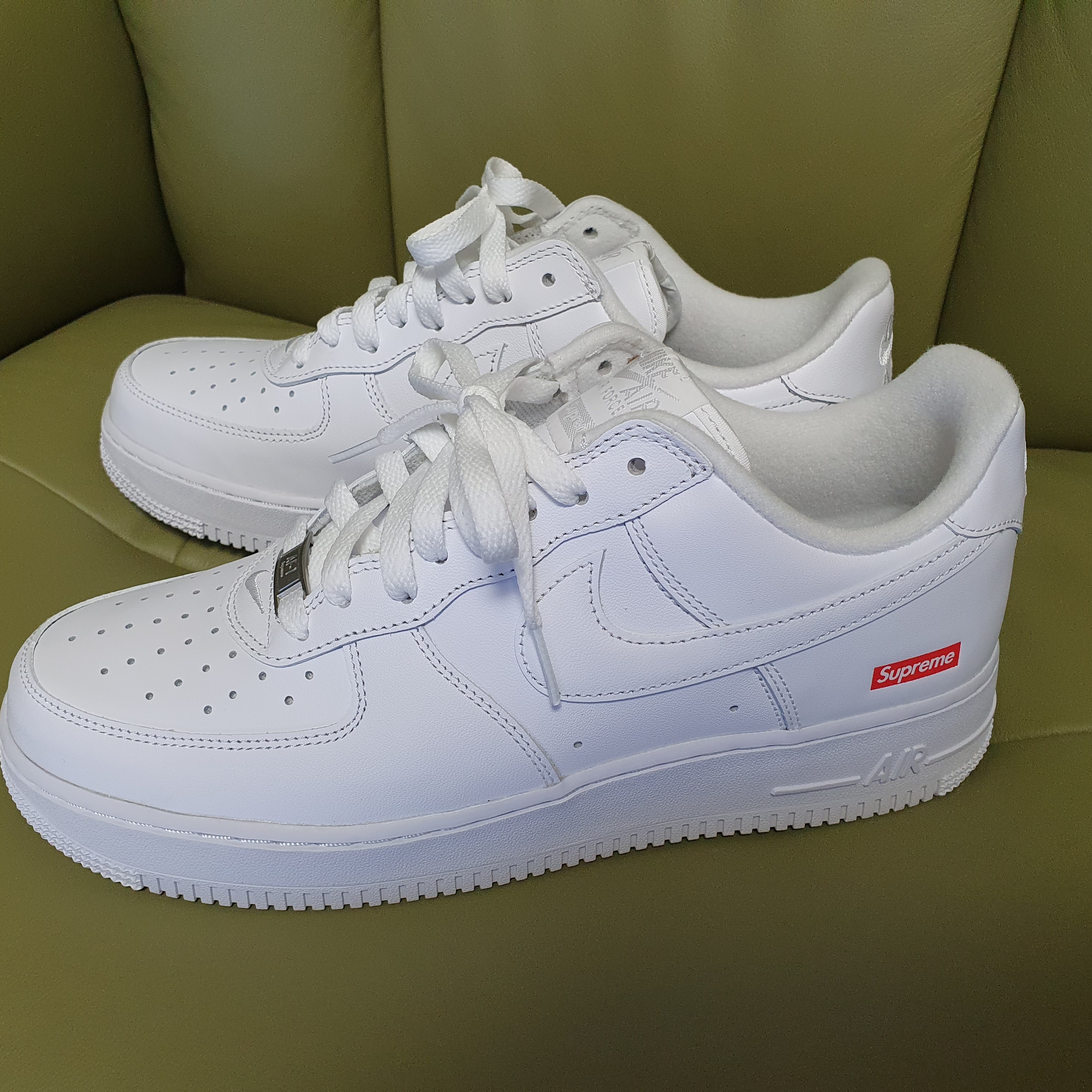 Nike x Supreme Air Force 1 Low White 착용 스타일 - 2