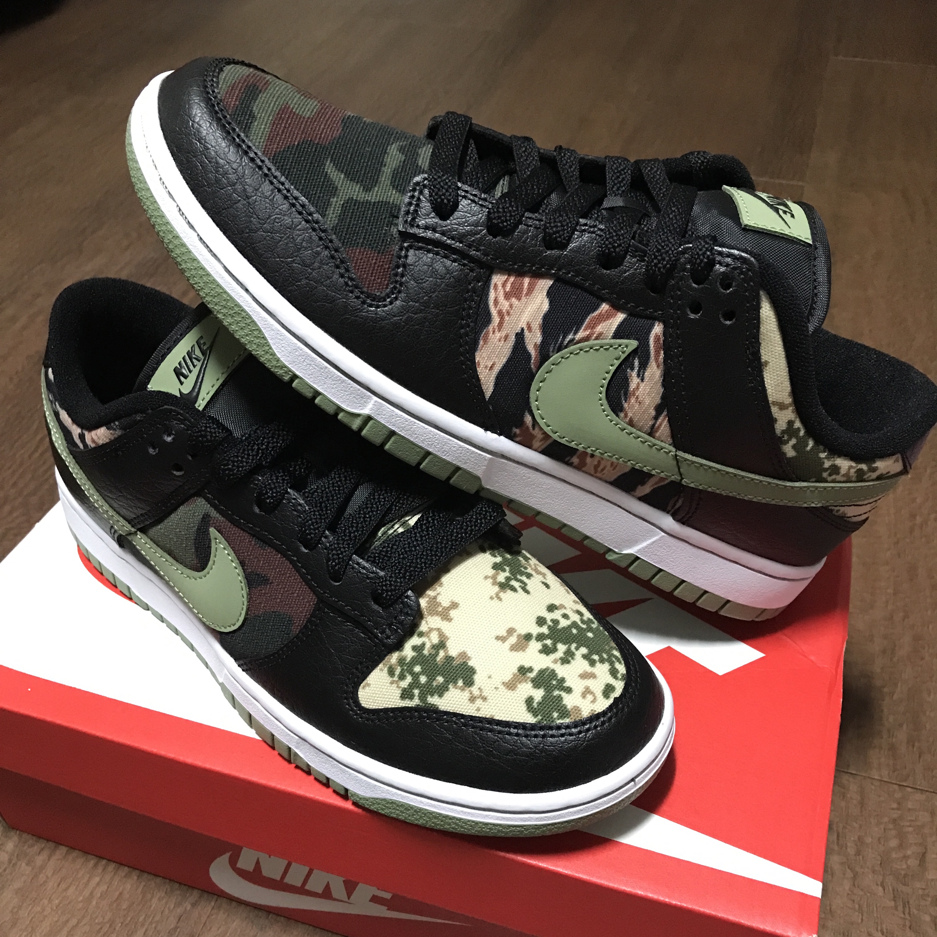 Nike Dunk Low SE Black Multi Camo 착용 스타일