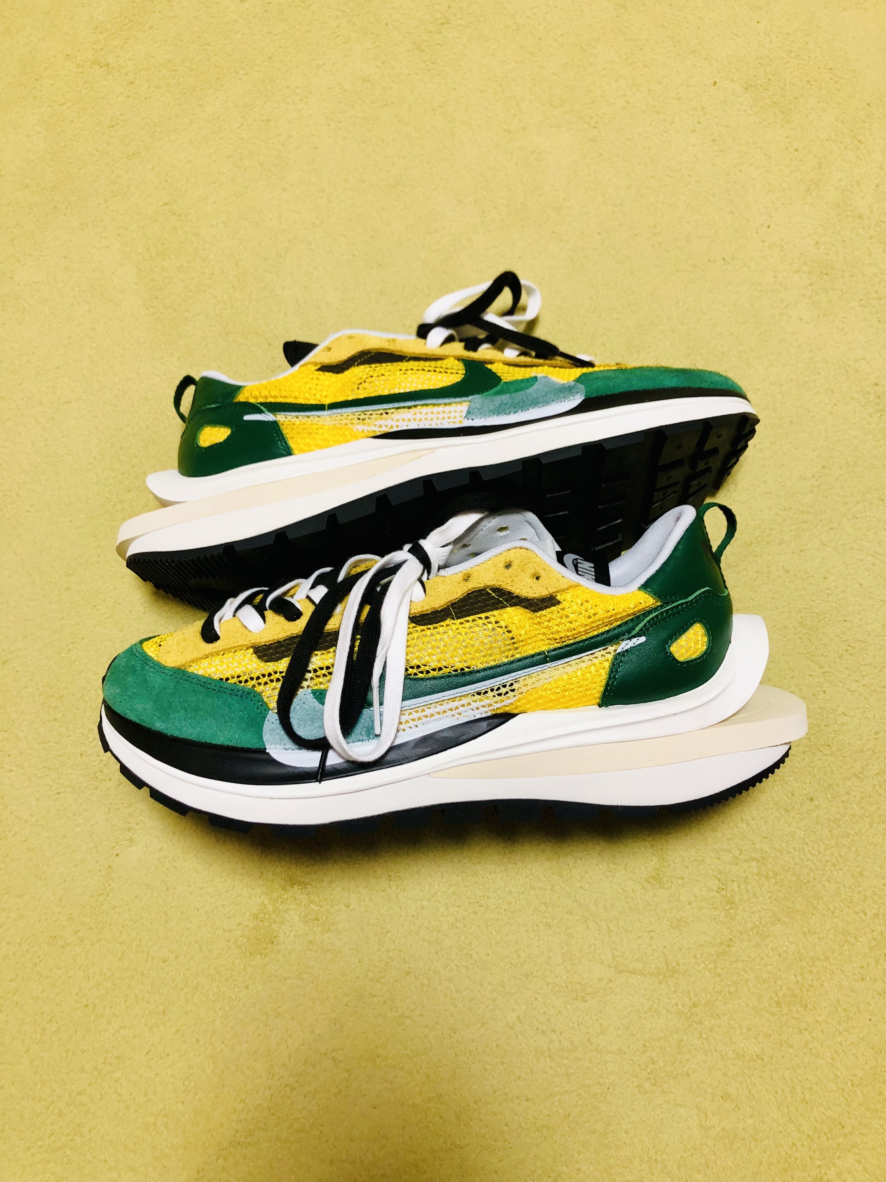 Nike x Sacai VaporWaffle Tour Yellow & Gorge Green Sail 착용 스타일 - 4