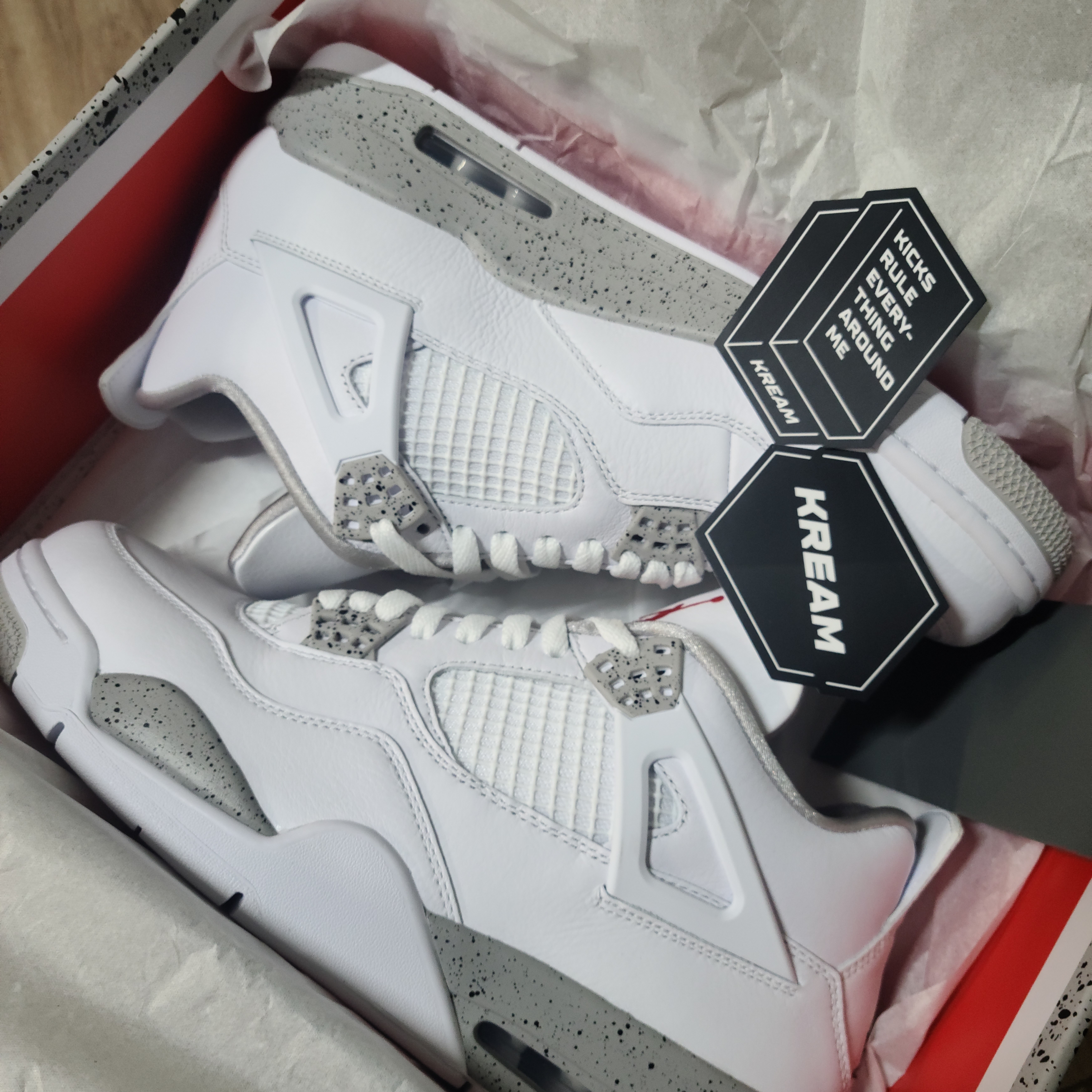 Jordan 4 Retro Tech White 착용 스타일