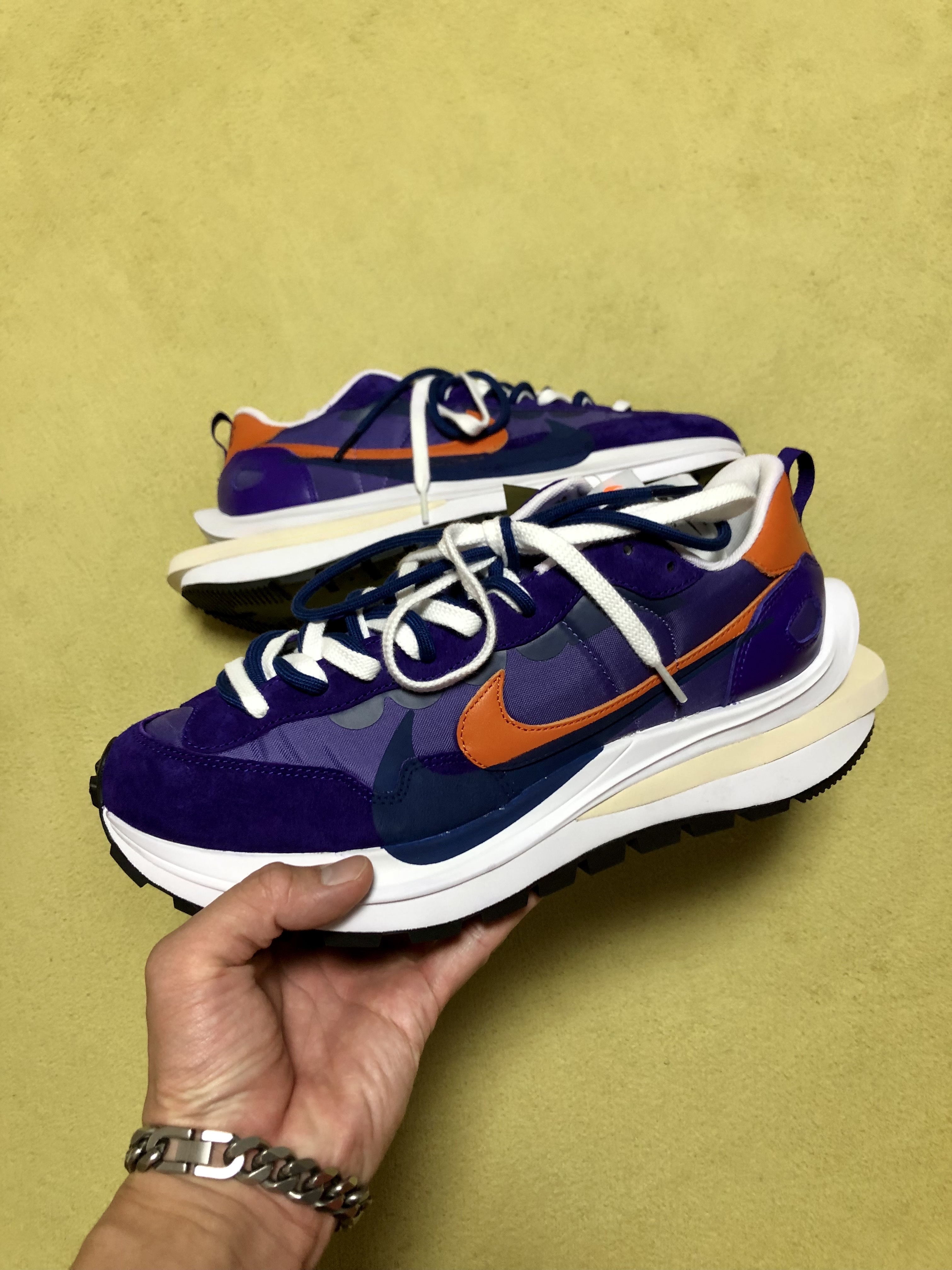 Nike x Sacai VaporWaffle Dark Iris 착용 스타일 - 5