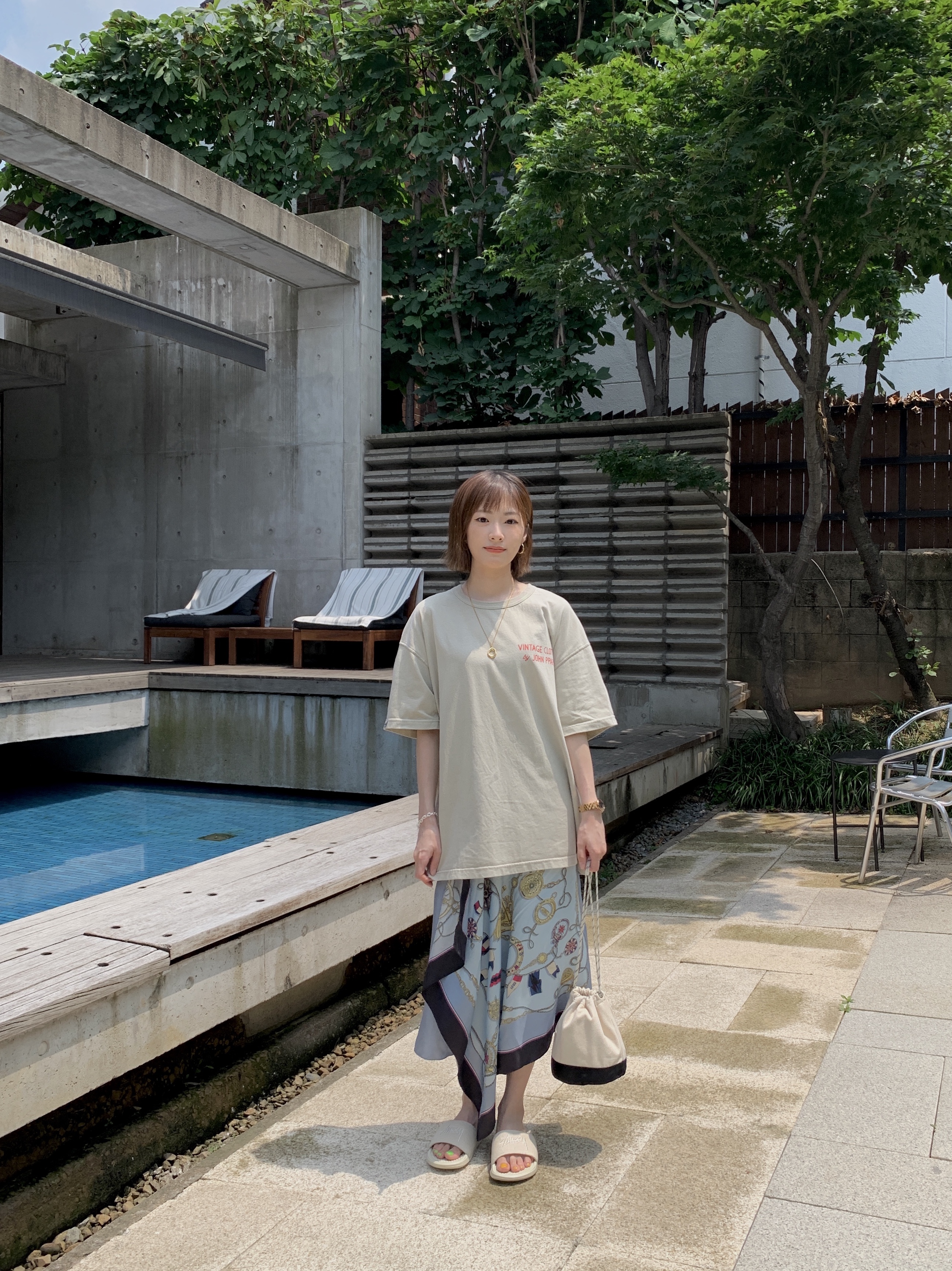 Nike x Stussy Benassi Hemp Slide Fossil Stone 착용 스타일 - 2