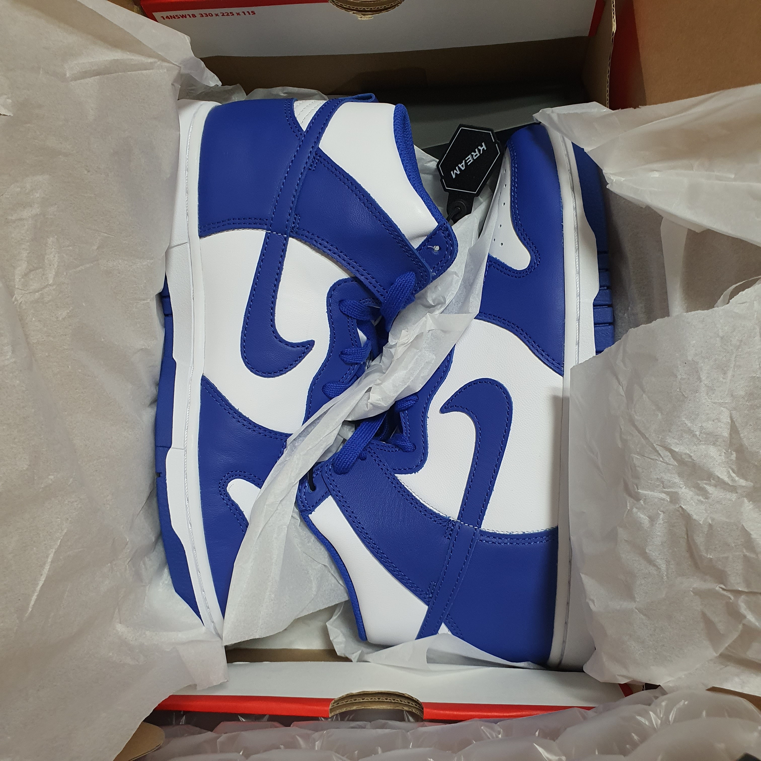 Nike Dunk High Retro Game Royal, Stussy Reflection T-Shirt Black 착용 스타일 - 1