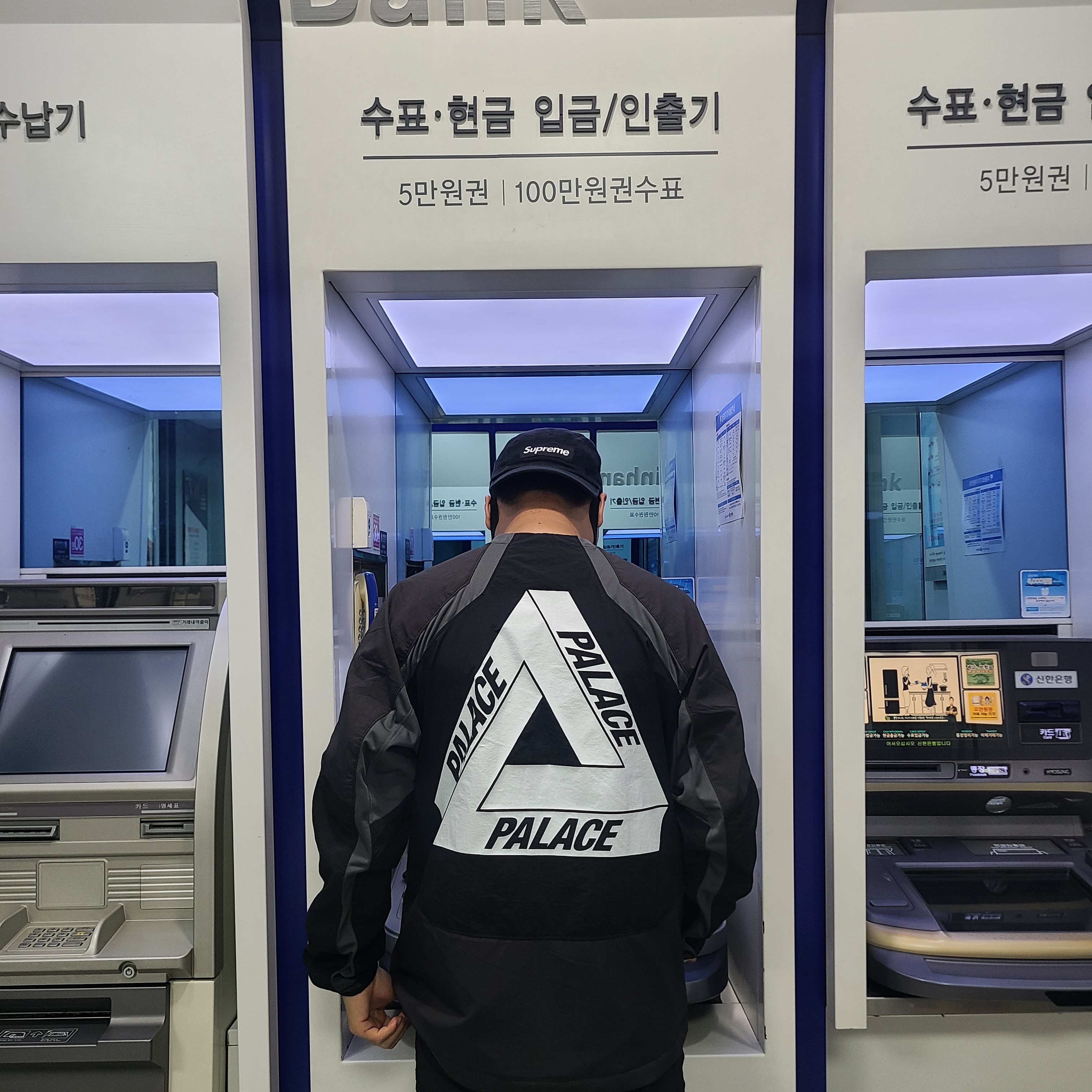Palace Sports Shell Crew Black - 21SS, Supreme Linen Camp Cap Black - 21SS 착용 스타일 - 1