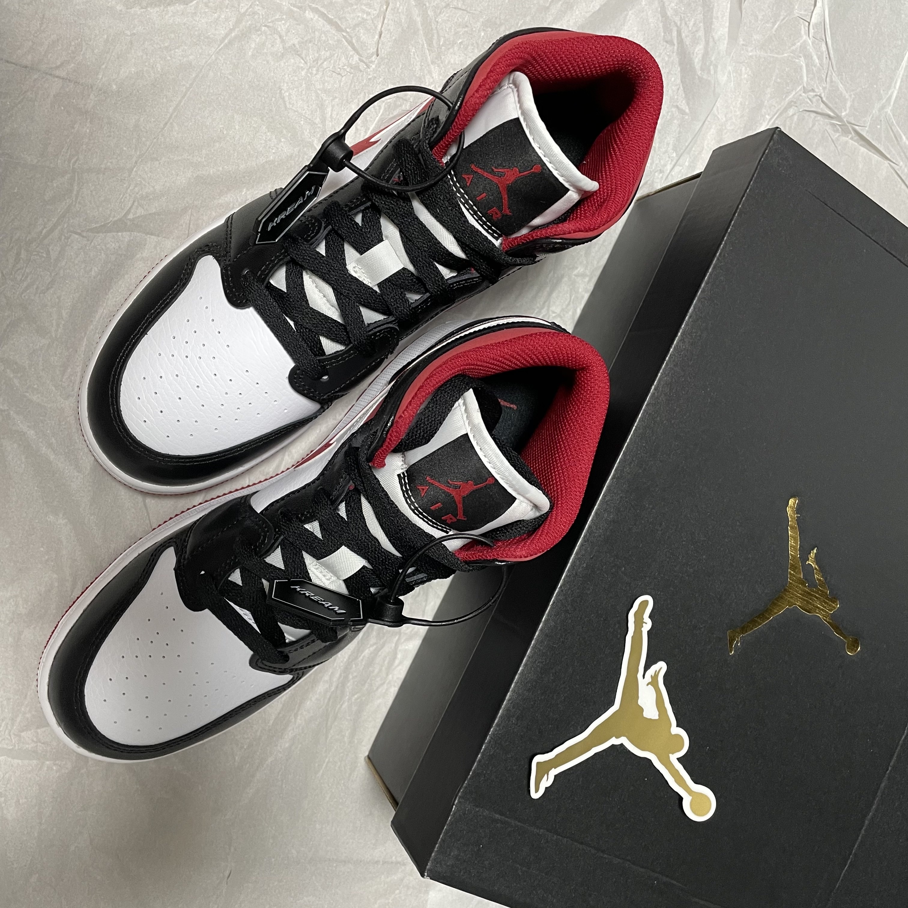 Jordan 1 Mid Gym Red Black White, (GS) Jordan 1 Mid Gym Red Black White 착용 스타일