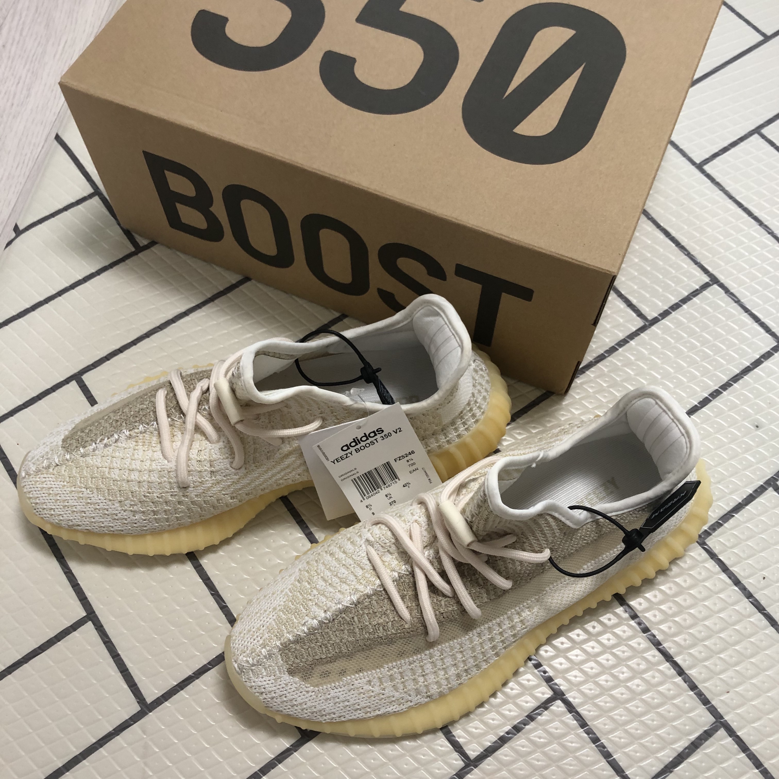 Adidas Yeezy Boost 350 V2 Natural 착용 스타일