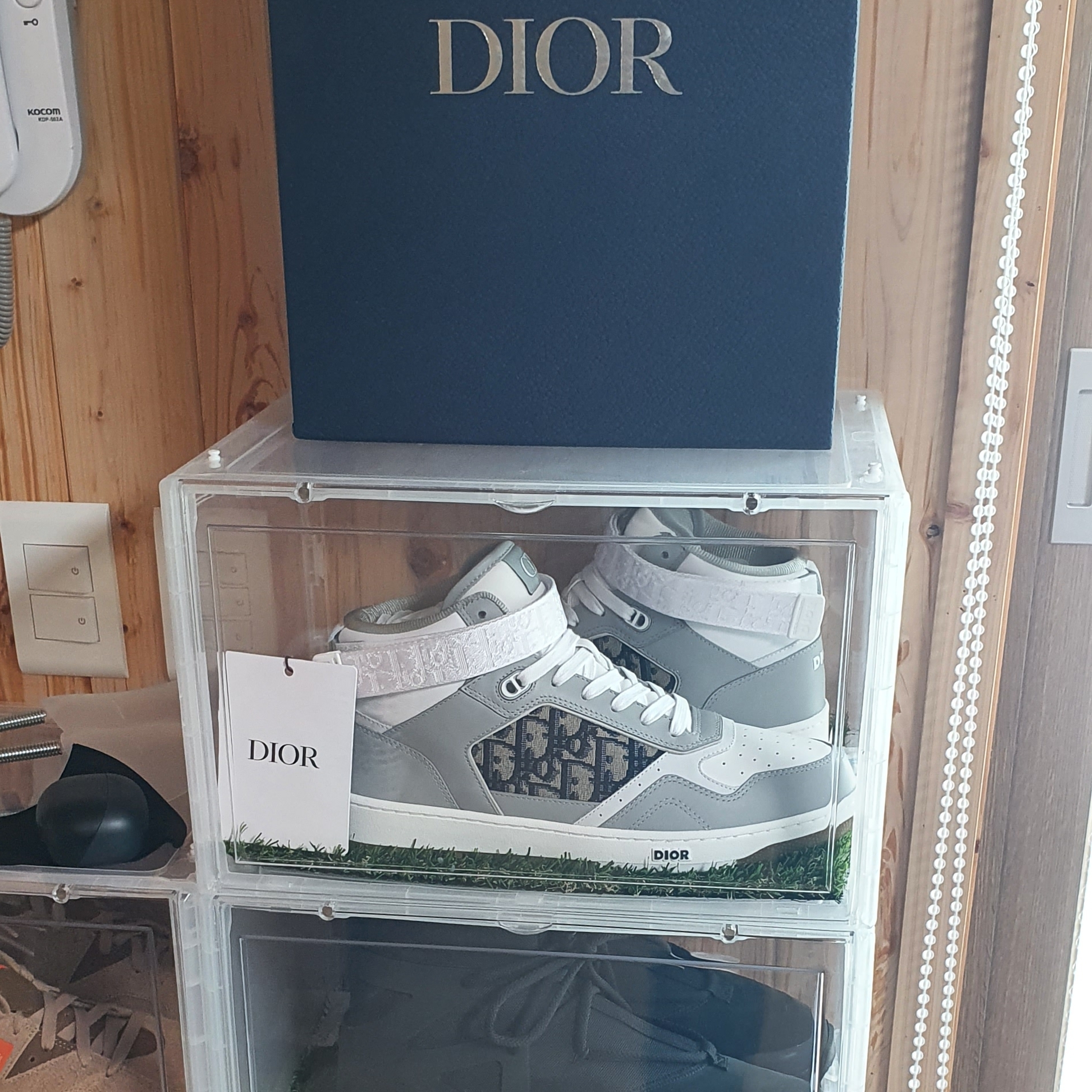 Dior B27 Mid-Top Sneakers Gray 착용 스타일