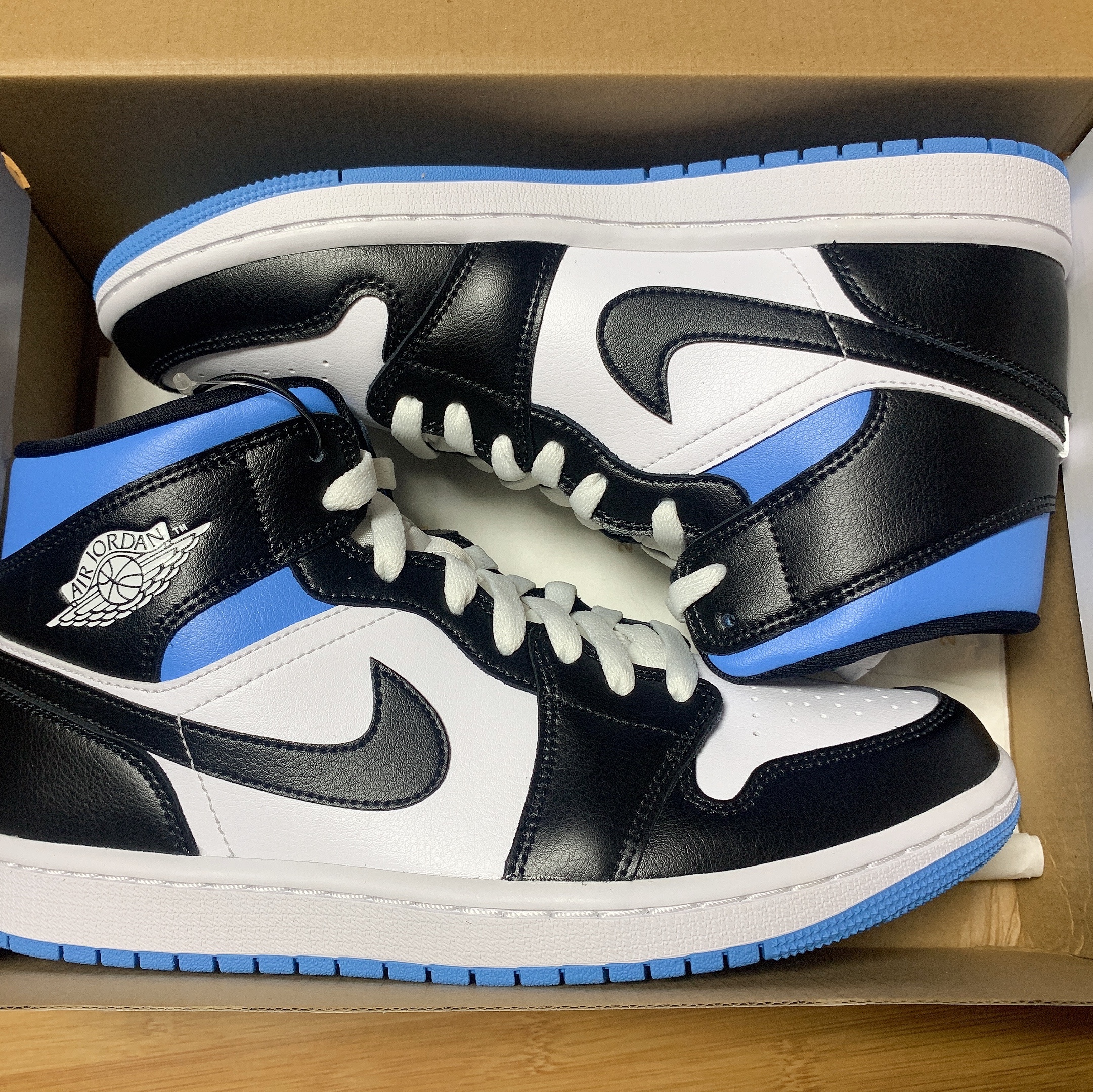 (W) Jordan 1 Mid White Black University Blue 착용 스타일