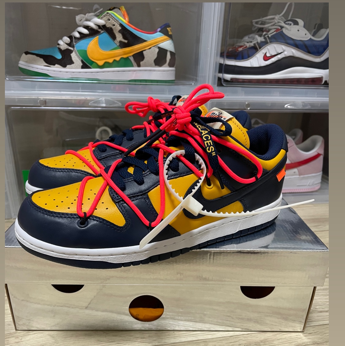 Nike x Off-White Dunk Low University Gold Midnight Navy 착용 스타일