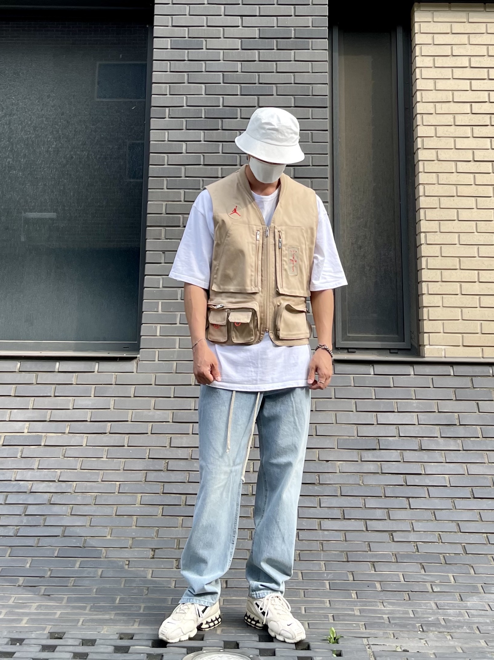 Nike x Stussy Air Zoom Spiridon Cage 2 Fossil, Jordan x Travis Scott Utility Vest - Asia 착용 스타일 - 3