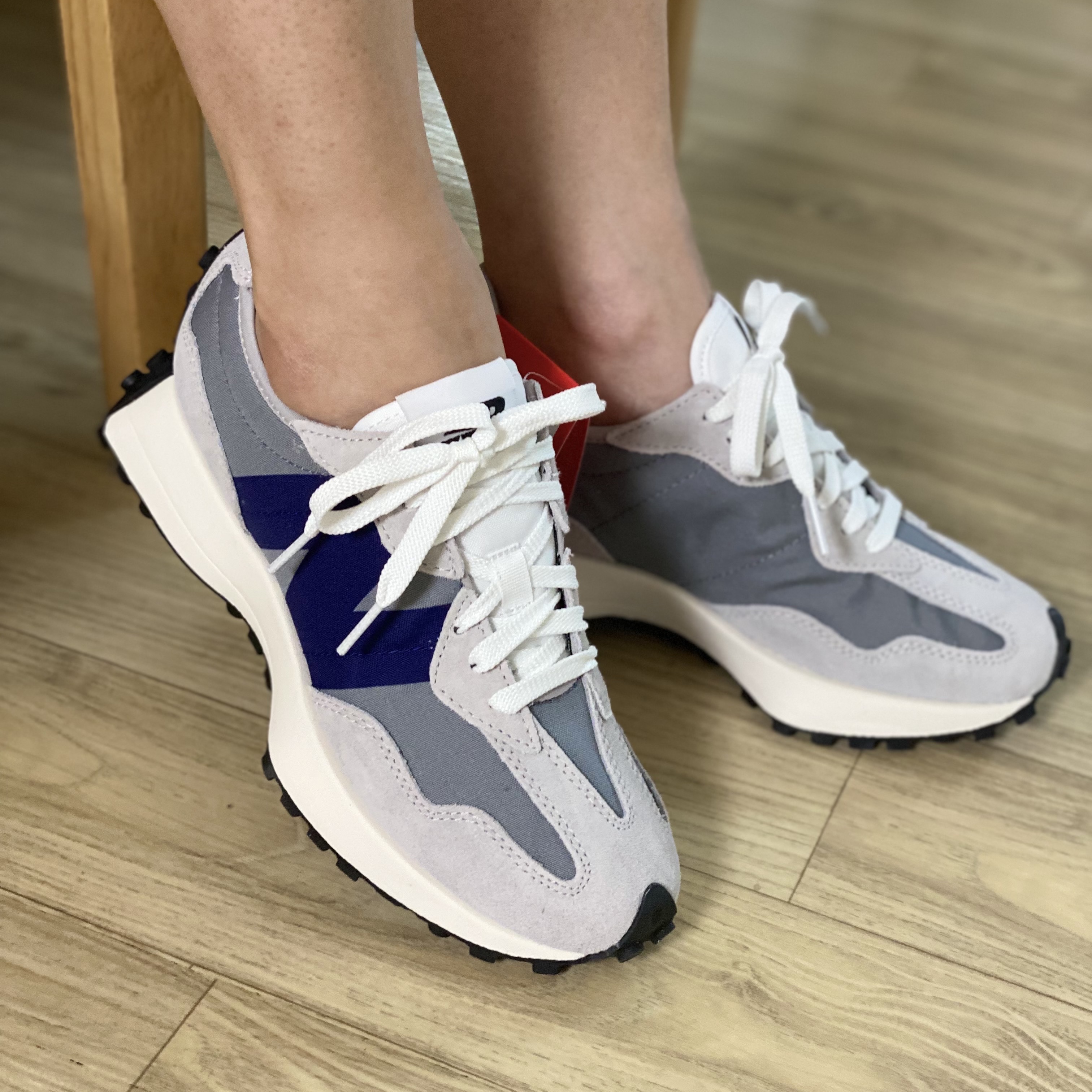 New Balance 327 Grey Purple 착용 스타일