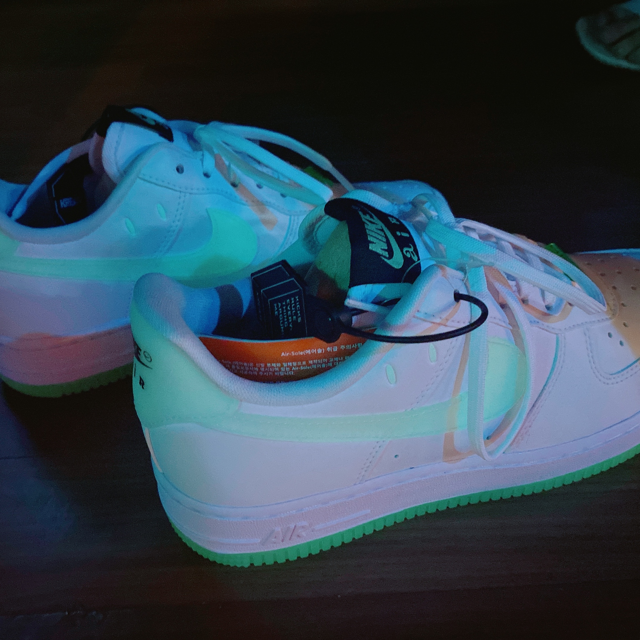 (W) Nike Air Force 1 '07 LX Have a Nike Day White Glow 착용 스타일 - 3