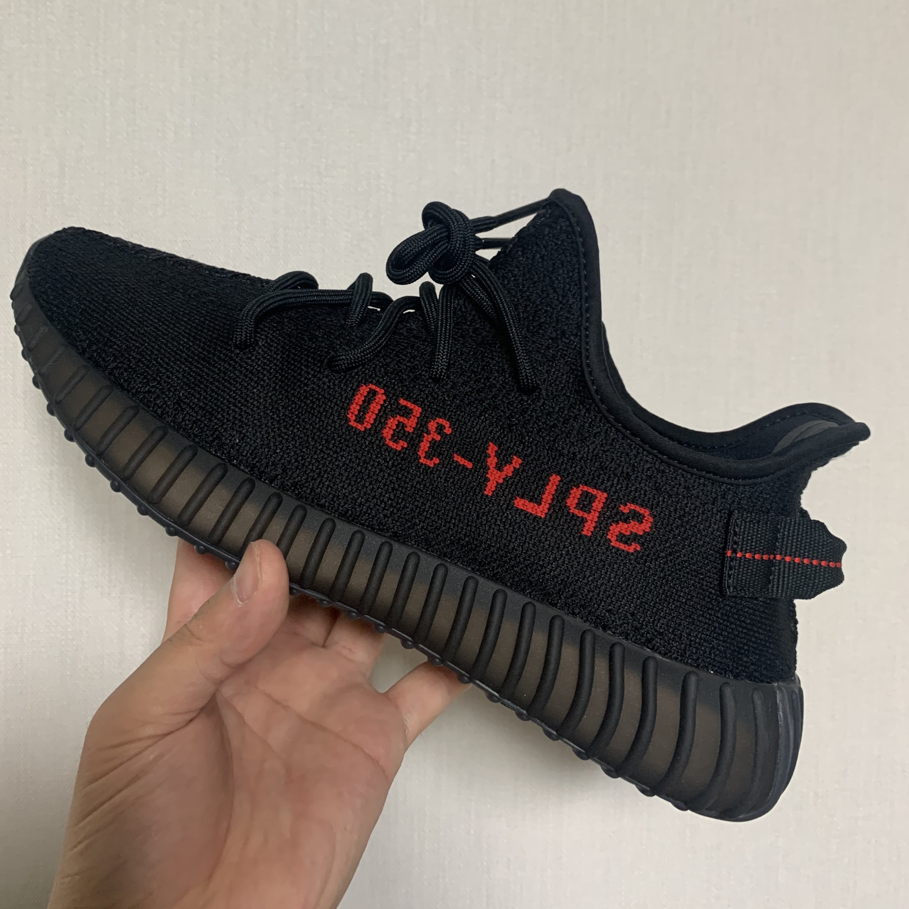 Adidas Yeezy Boost 350 V2 Black Red 2020 착용 스타일