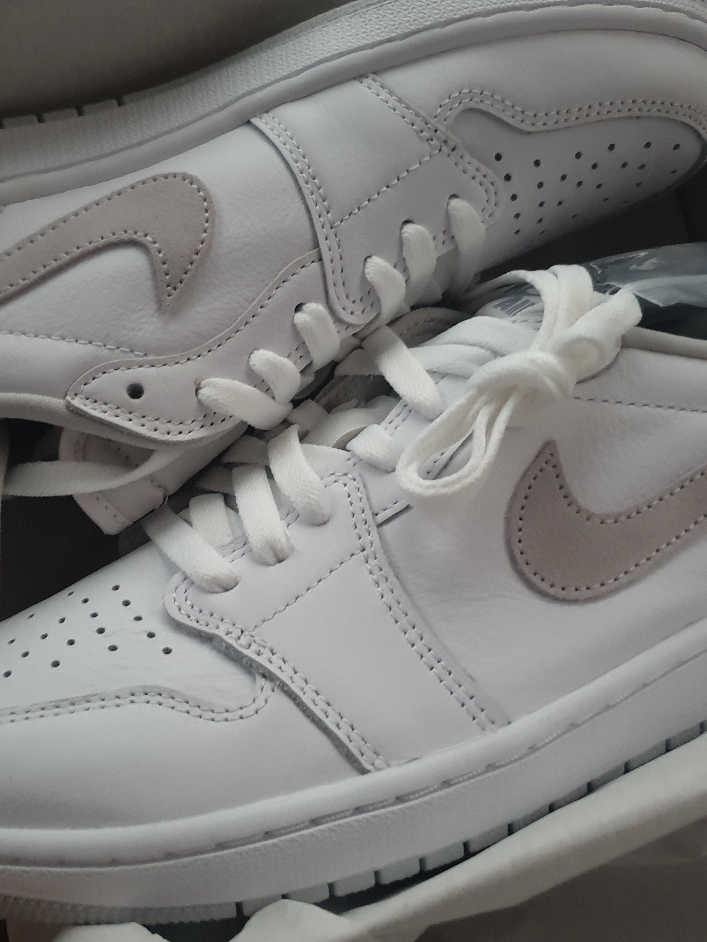 Jordan 1 Low OG Neutral Grey 착용 스타일 - 2