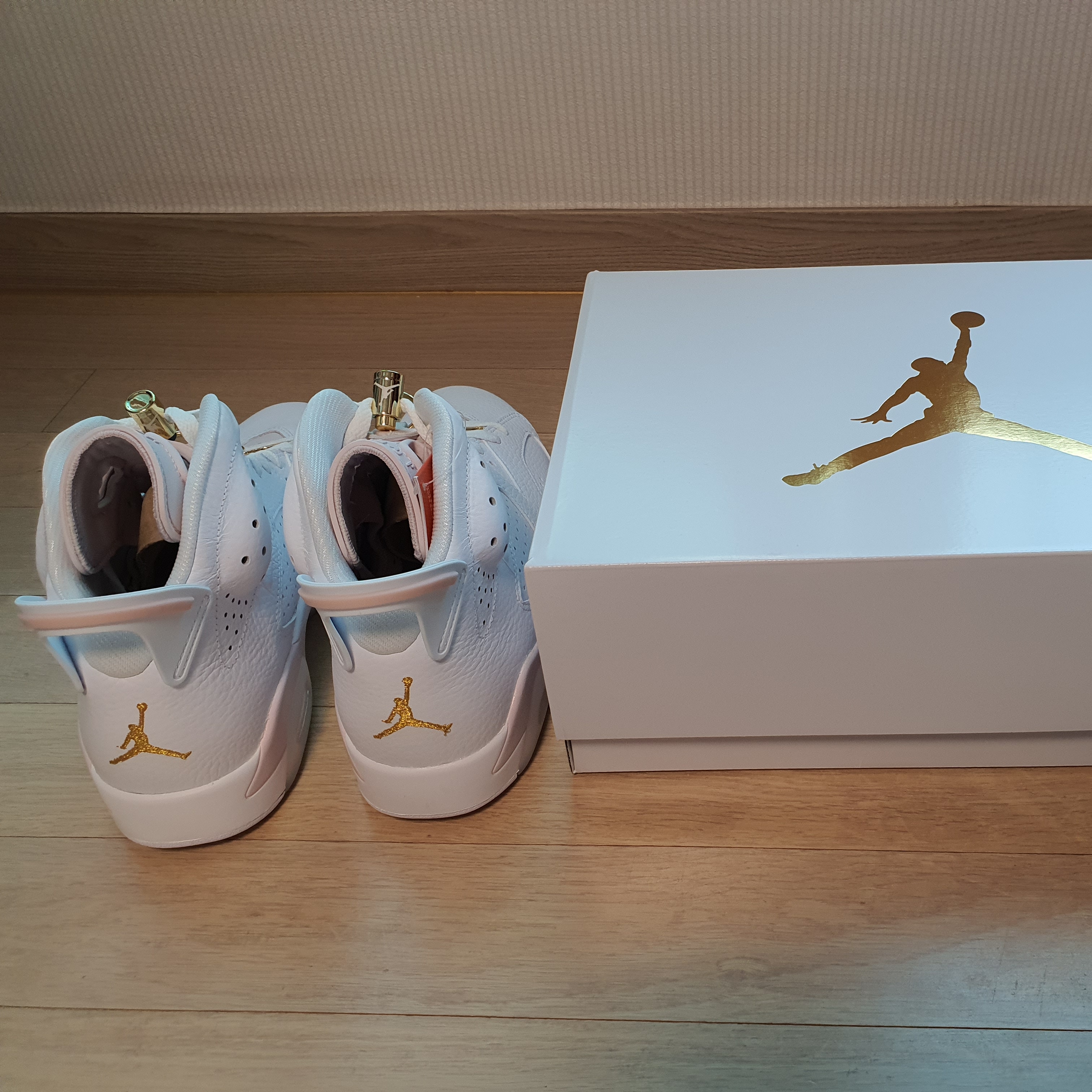 (W) Jordan 6 Retro Gold Hoops 착용 스타일 - 3