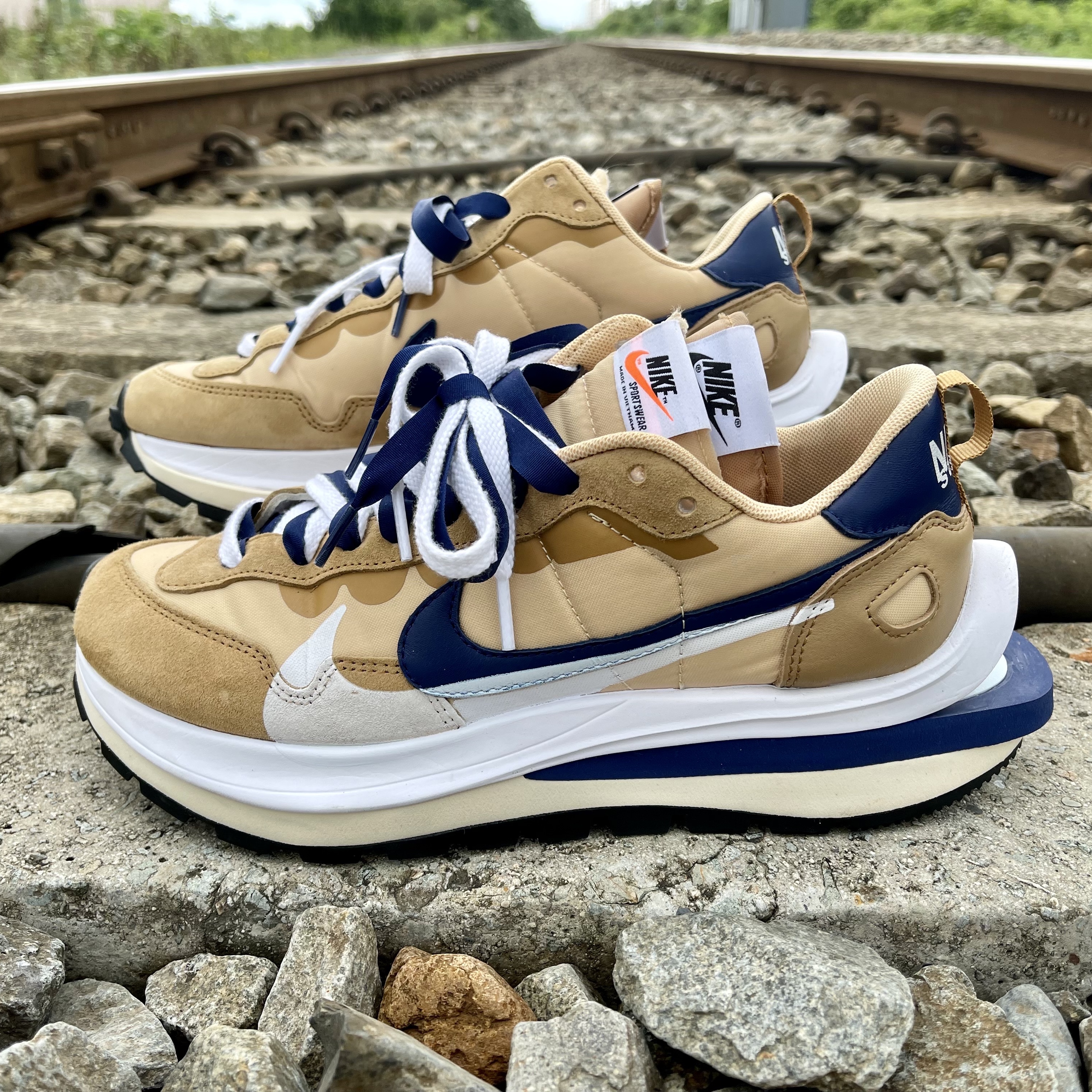 Nike x Sacai VaporWaffle Sesame and Blue Void 착용 스타일 - 1
