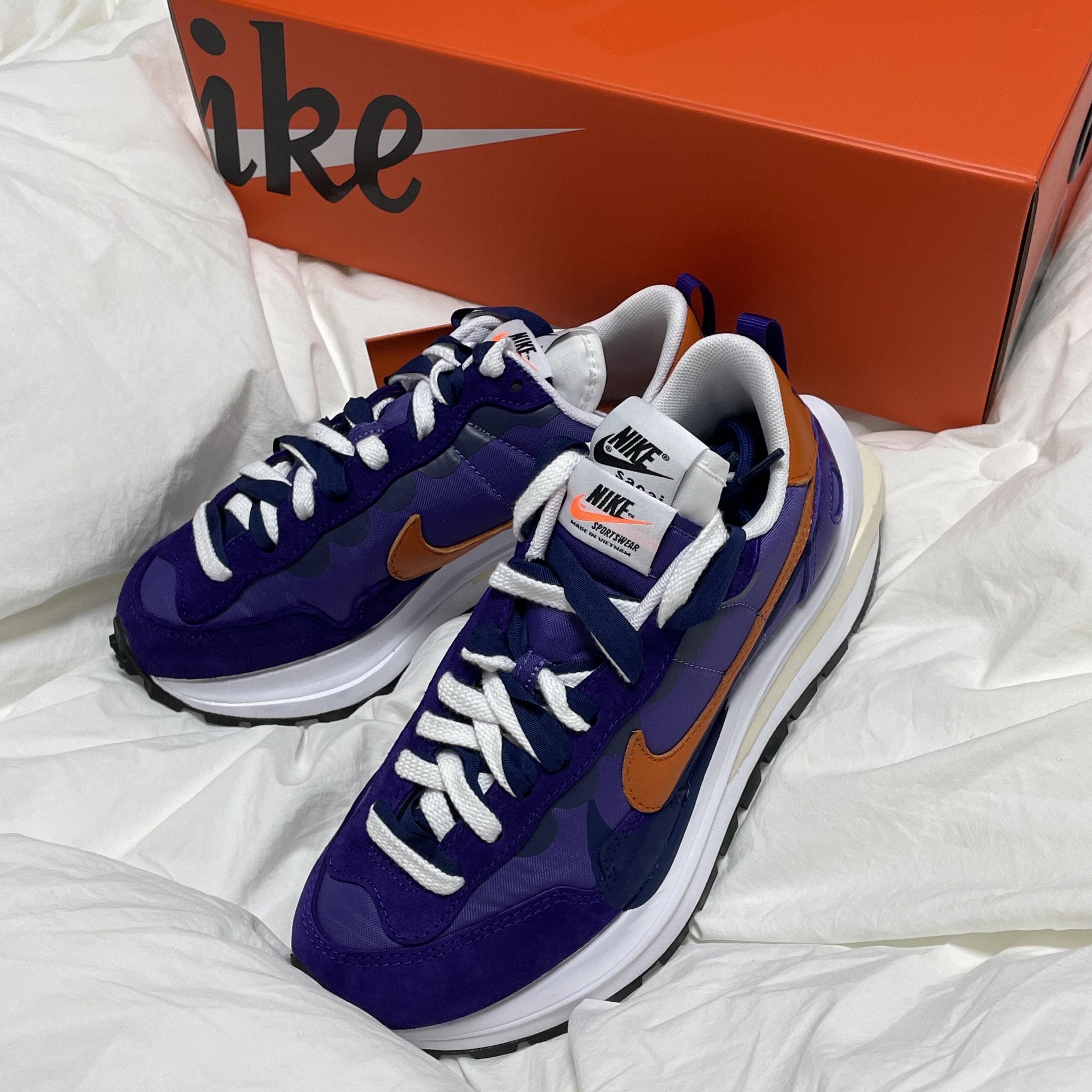 Nike x Sacai VaporWaffle Dark Iris 착용 스타일 - 1