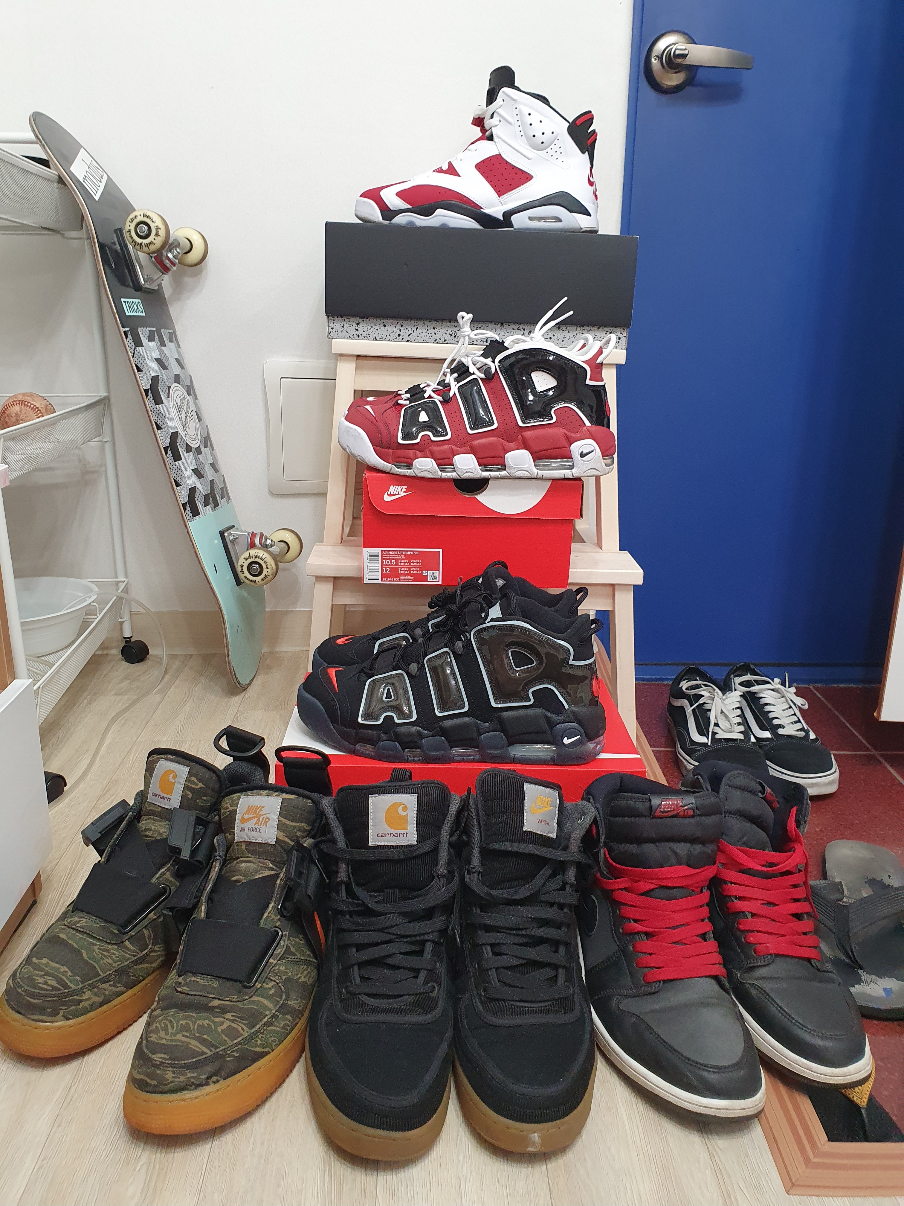 Nike Air Force 1 Low Utility Carhartt WIP Camo, Jordan 1 Retro High OG Black Gym Red Black 착용 스타일