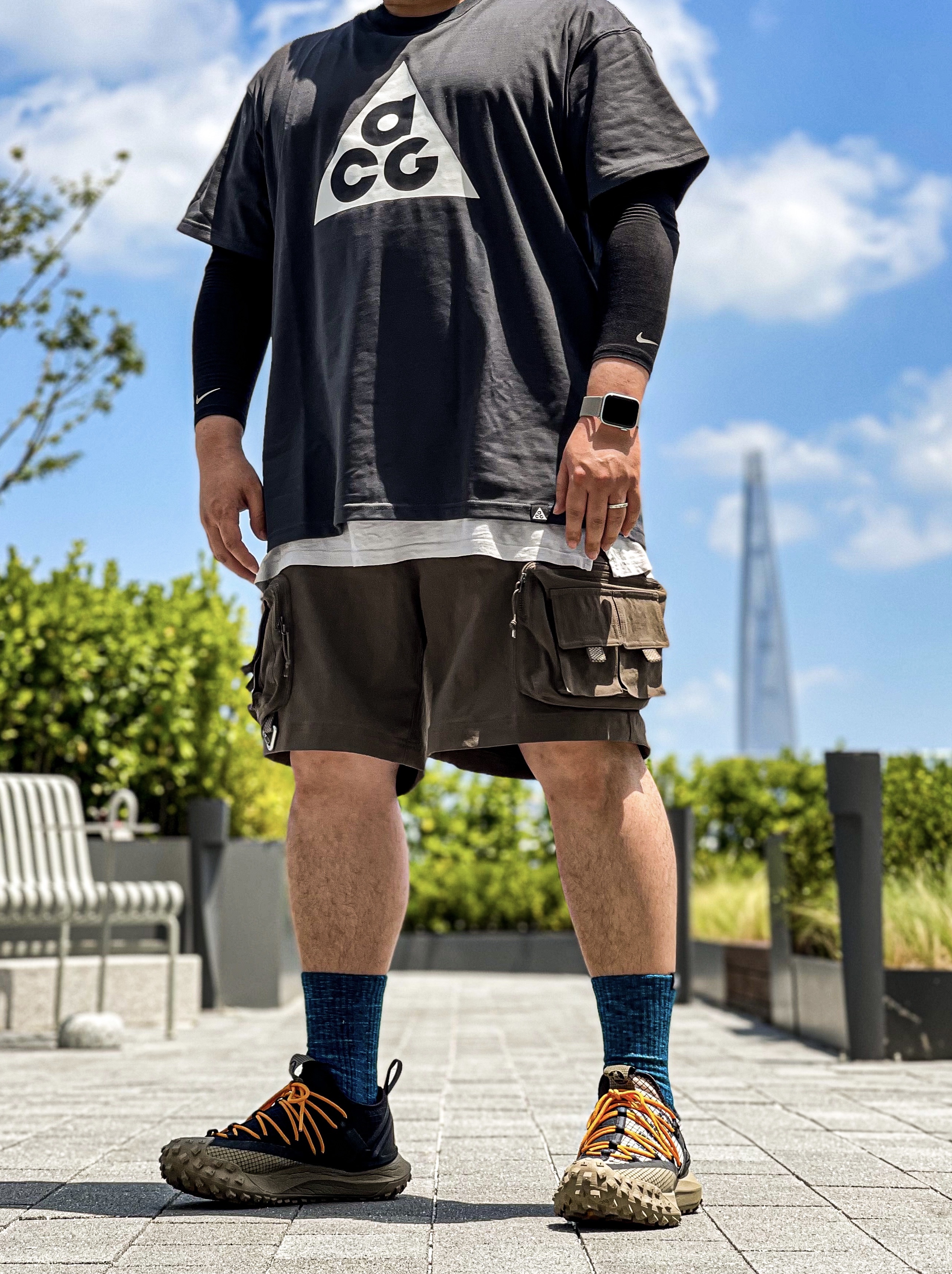 Nike ACG Cargo Shorts Ironstone - Asia, Nike ACG Mountain Fly Low Fossil Stone 착용 스타일