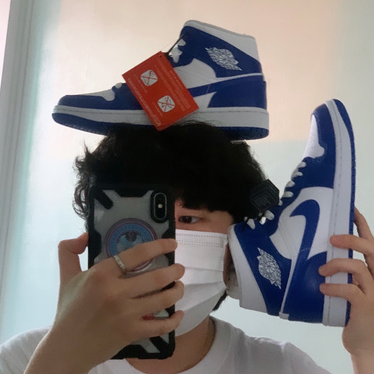 (W) Jordan 1 Mid White Hyper Royal 착용 스타일