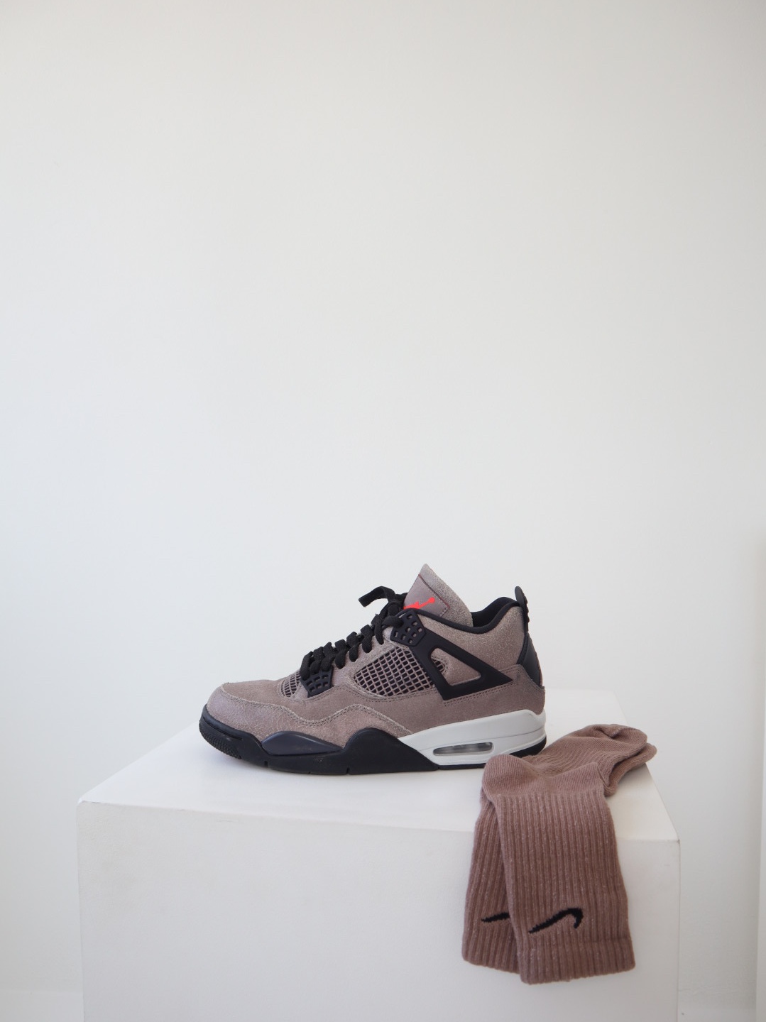 Jordan 4 Retro Taupe Haze 착용 스타일