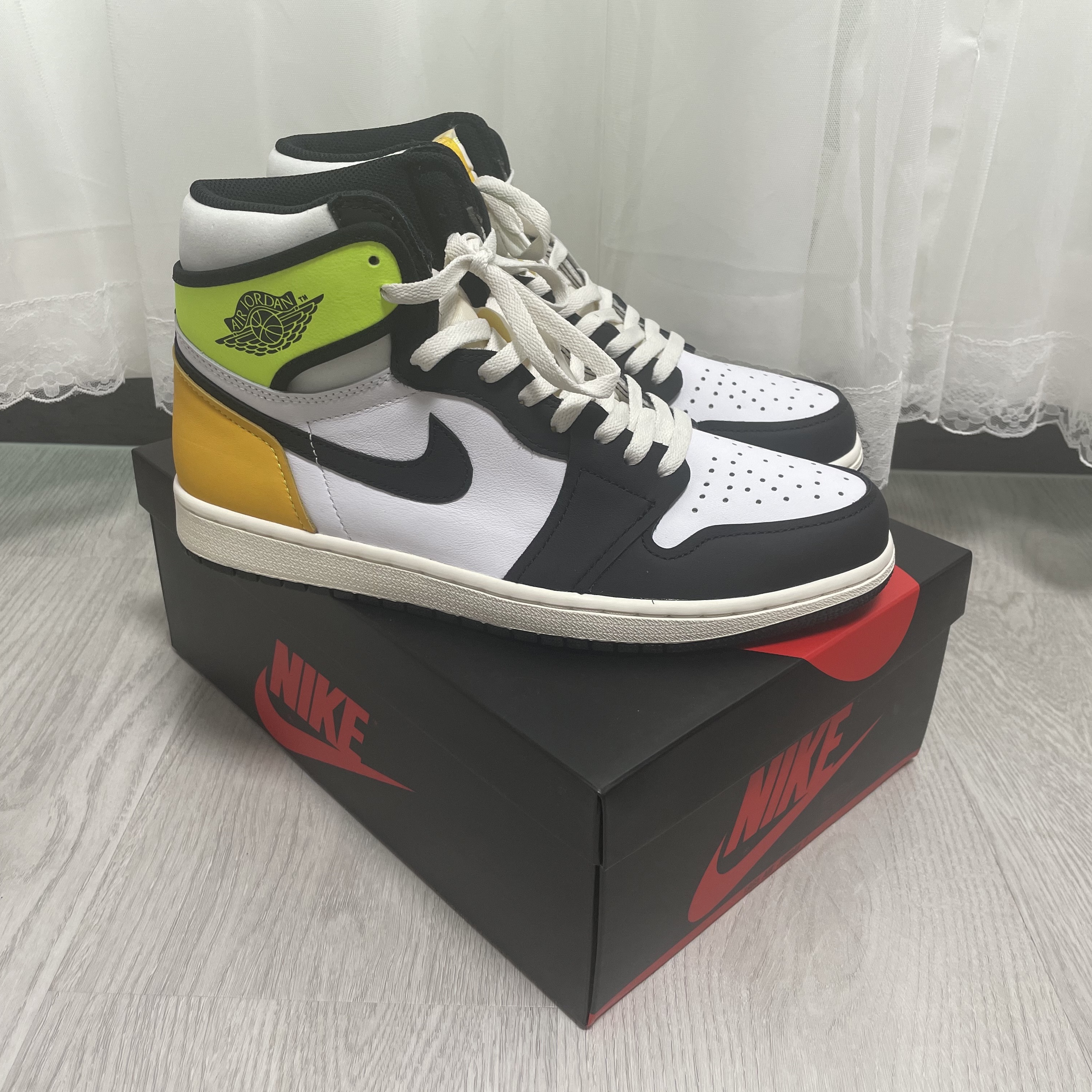 Jordan 1 Retro High OG Volt Gold 착용 스타일 - 1