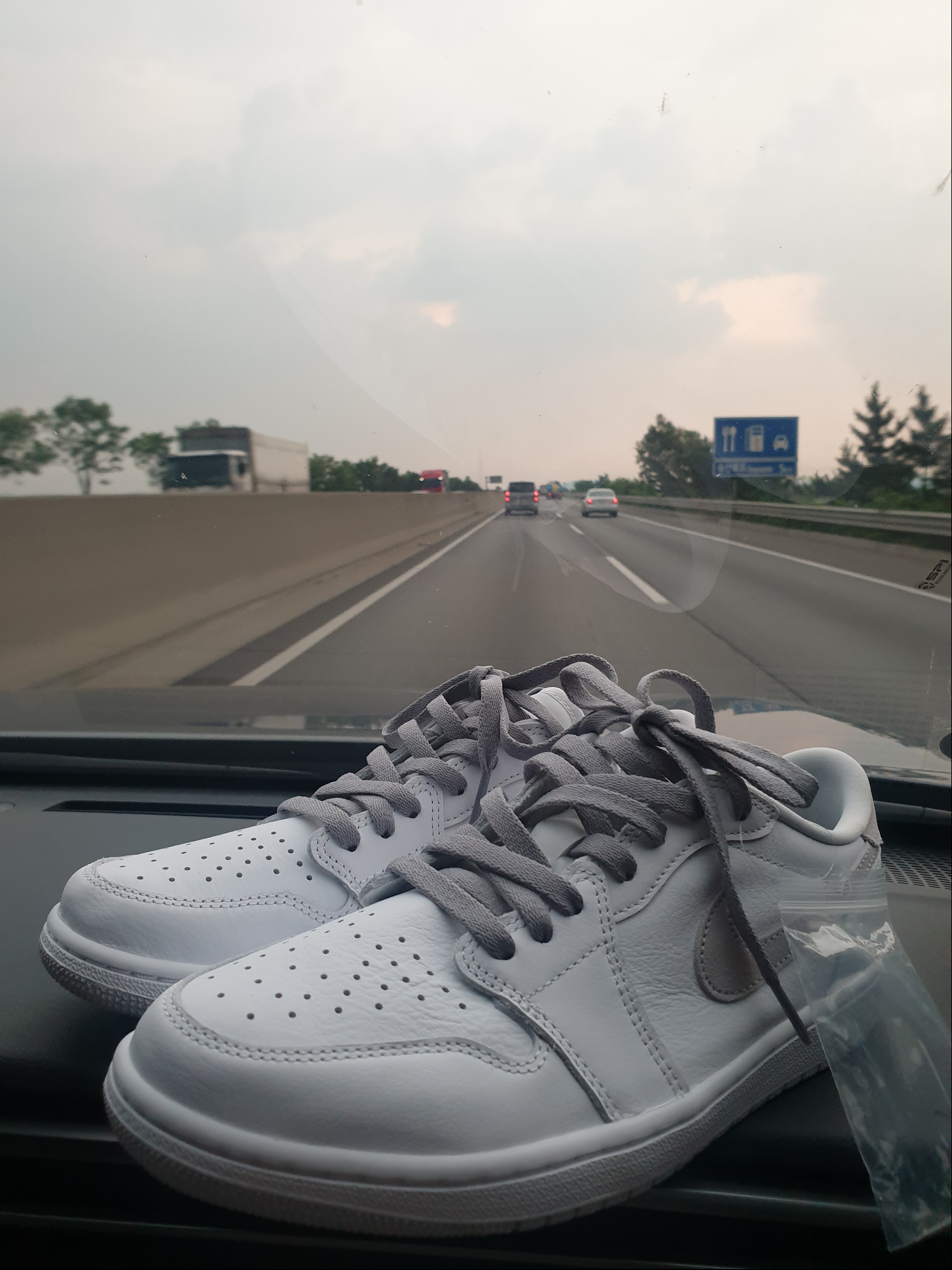Jordan 1 Low OG Neutral Grey 착용 스타일 - 1