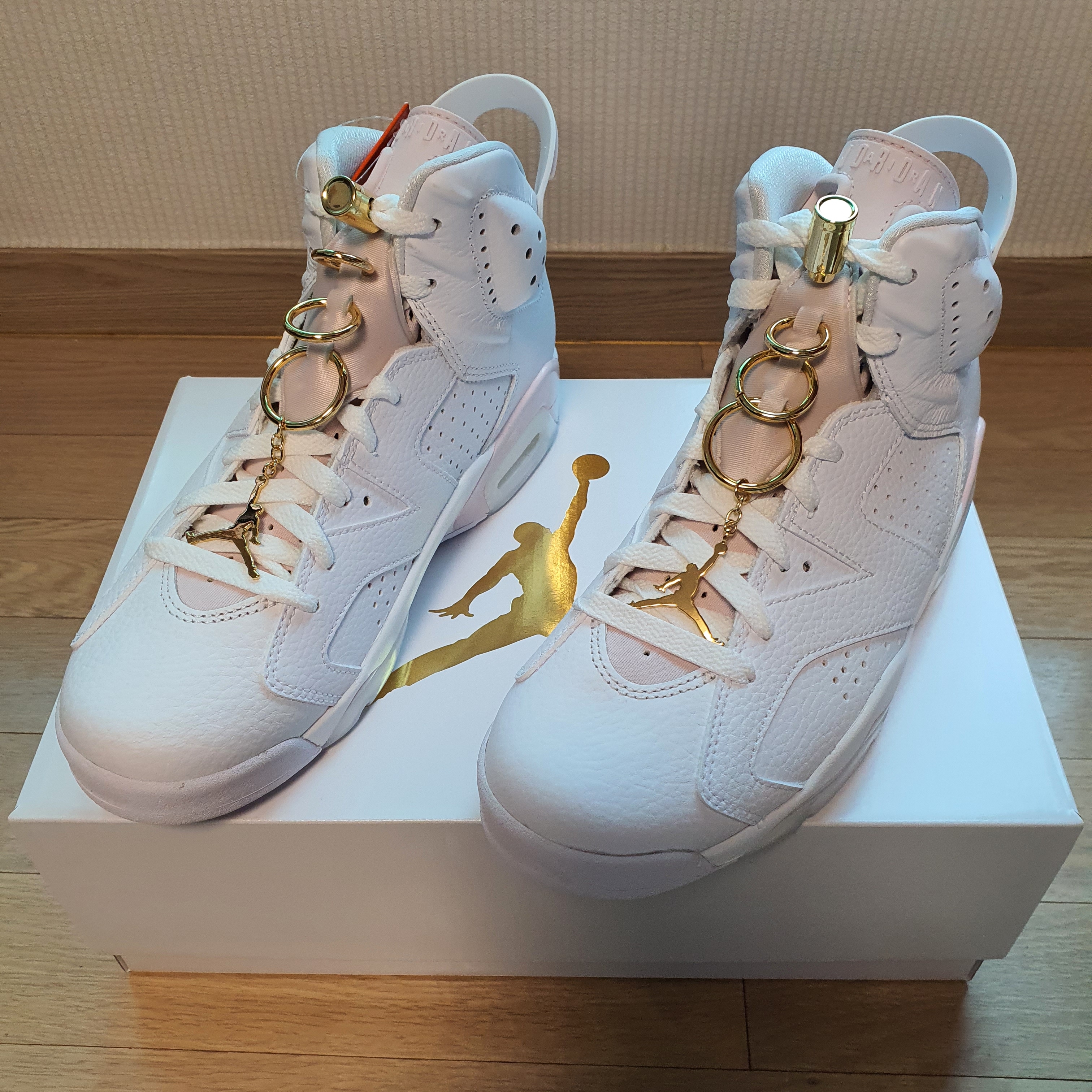(W) Jordan 6 Retro Gold Hoops 착용 스타일 - 1
