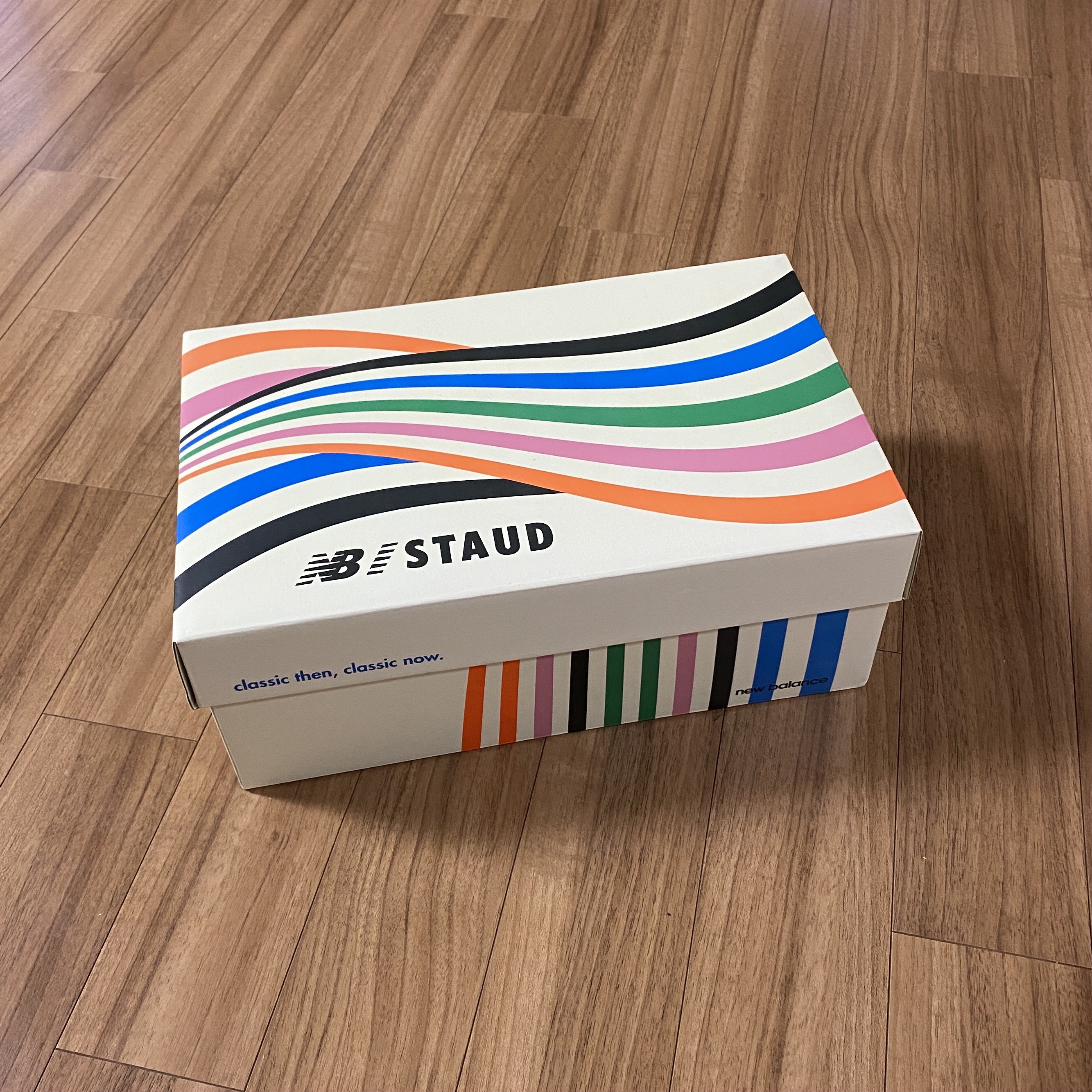 New Balance x Staud 327 Sea Salt Atlantic 착용 스타일 - 4