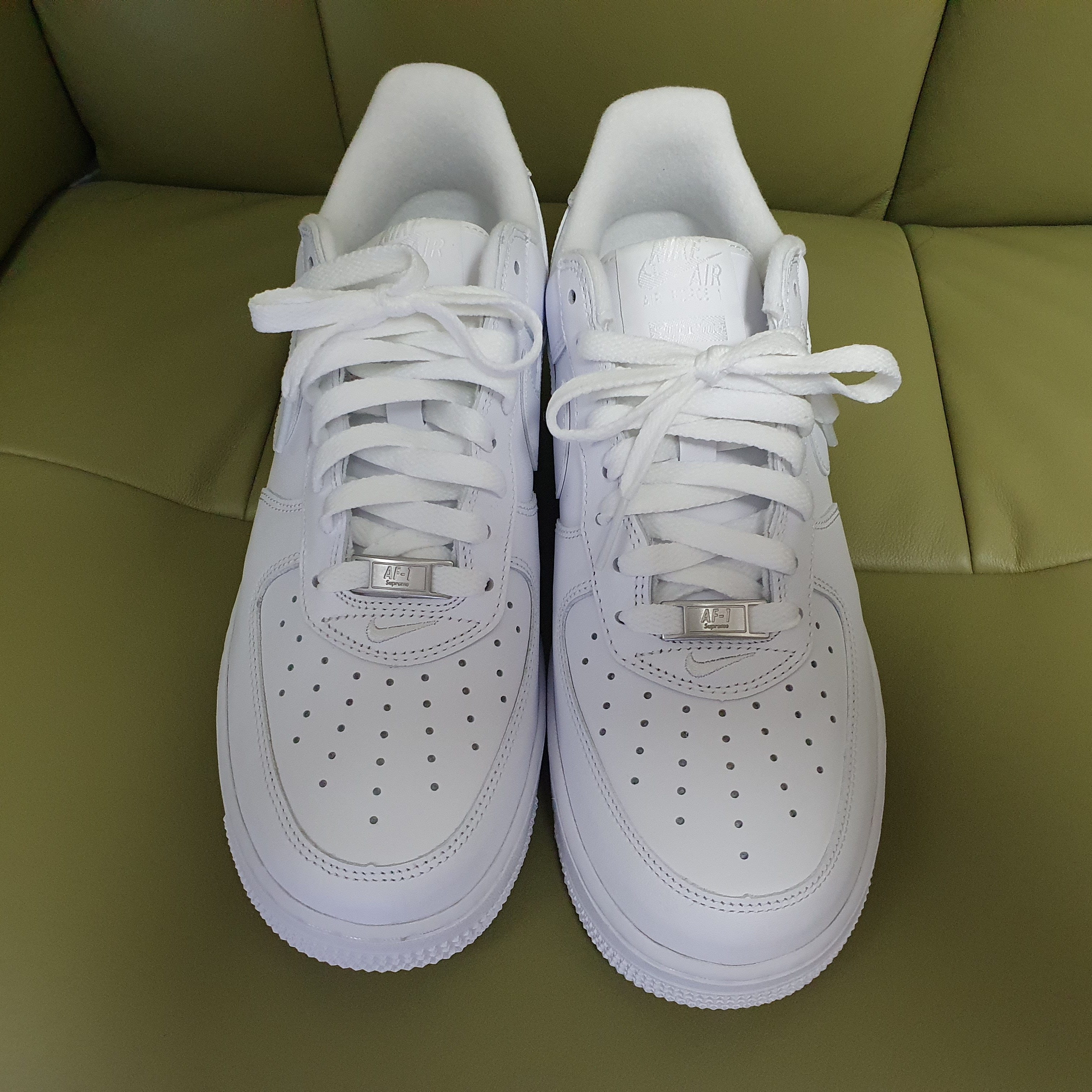Nike x Supreme Air Force 1 Low White 착용 스타일 - 3