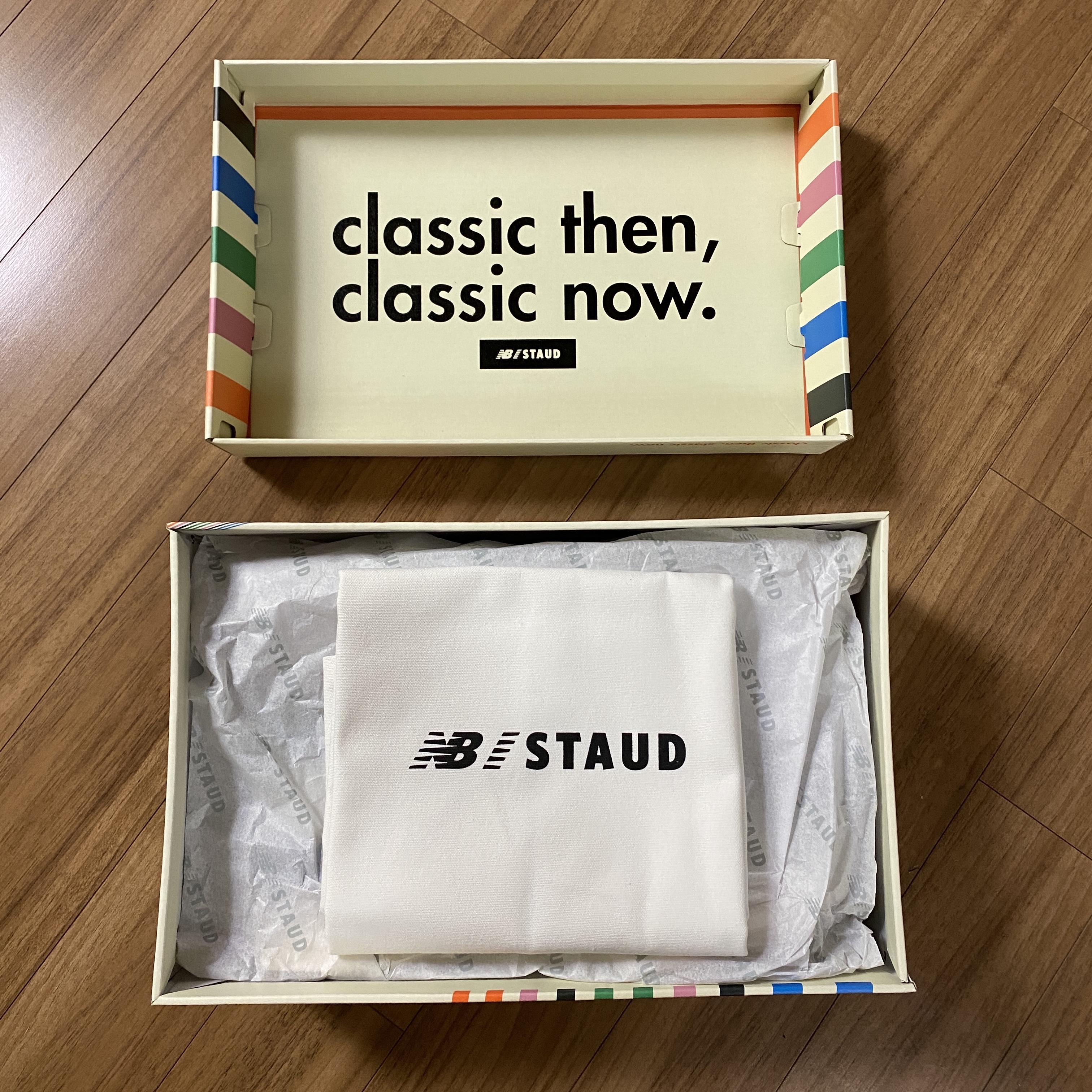 New Balance x Staud 327 Sea Salt Atlantic 착용 스타일 - 3