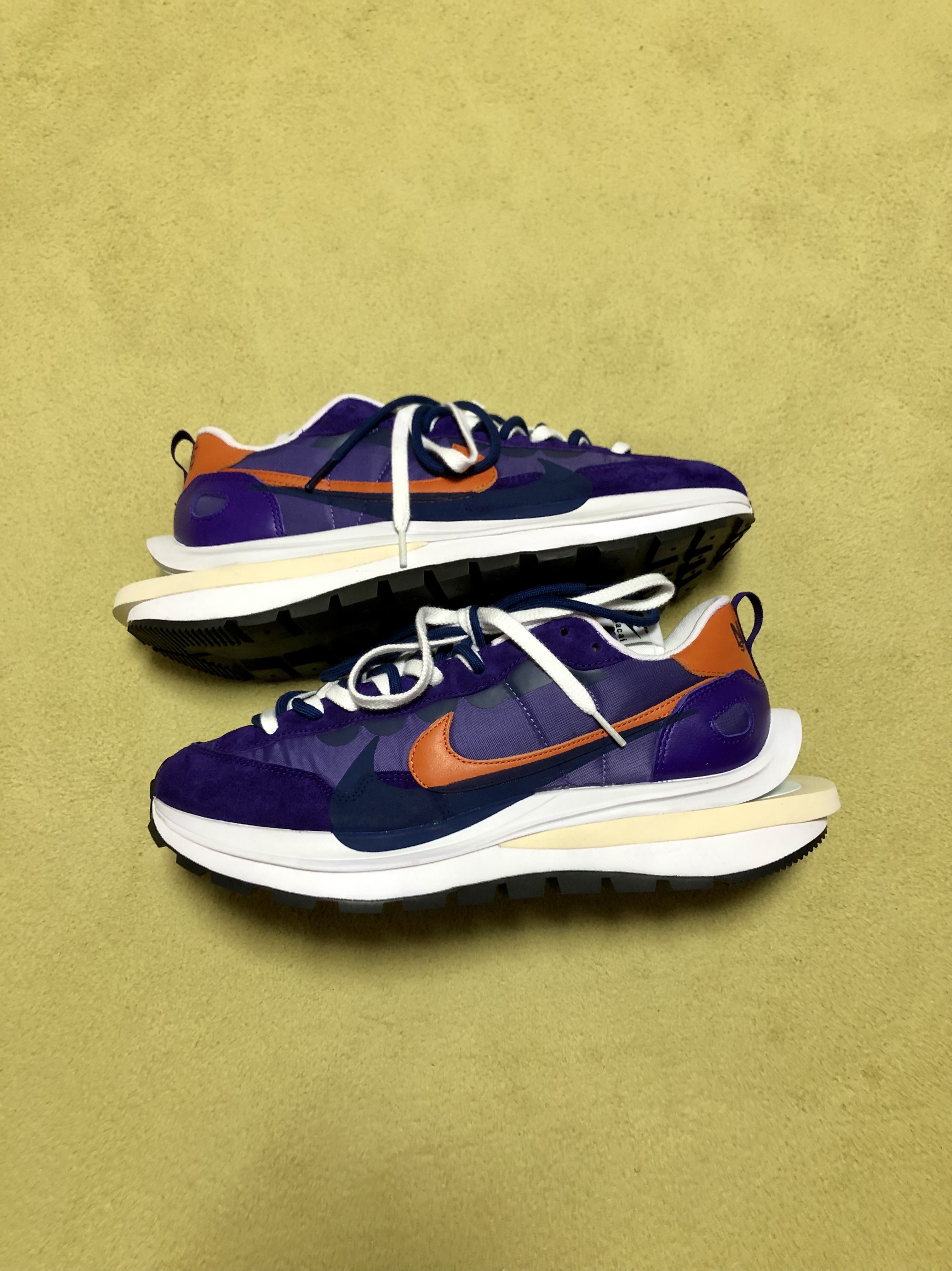 Nike x Sacai VaporWaffle Dark Iris 착용 스타일 - 4